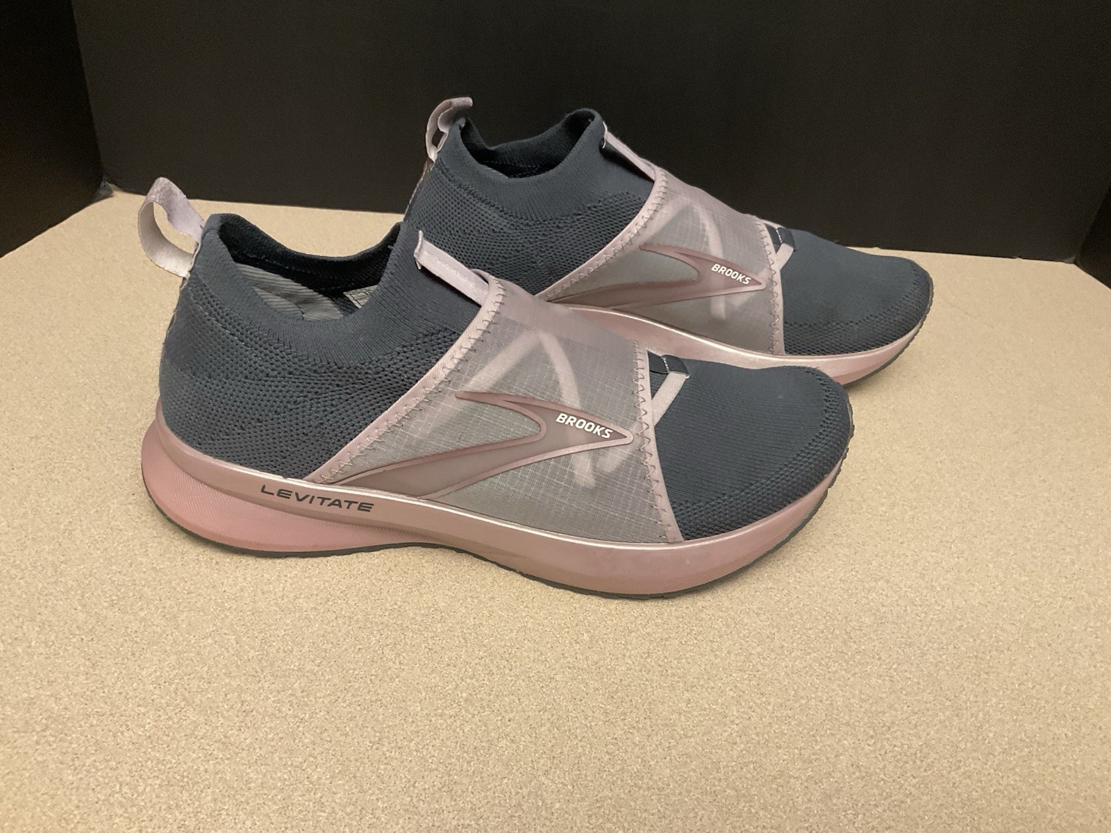 Womens Brooks Levitate 4 LE Limited Edition Athletic Running Shoes. Size 7.5B.