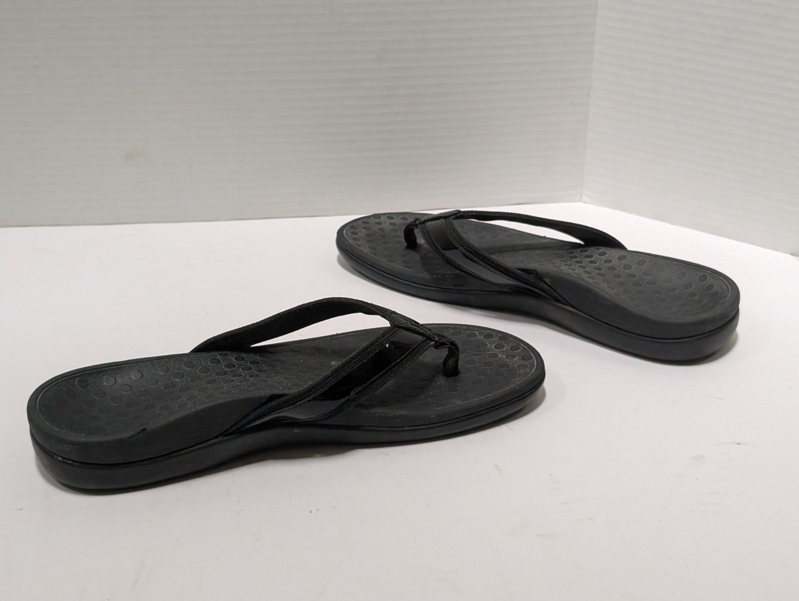 Vionic Women’s 9 Tide Flip Flops Black Arch Support Sandals