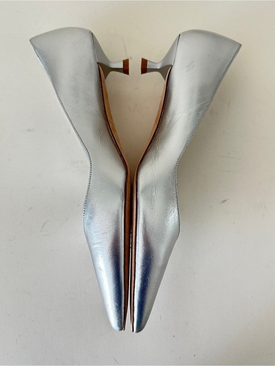 NEW Stuart Weitzman Eva 35 Silver Leather Pointed-Toe Kitten Heel Pumps, Sz 8.5