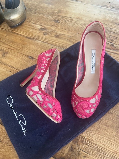 Oscar de La Renta Designer Woman’s Shoes – Pumps- Fuschia – Size 6