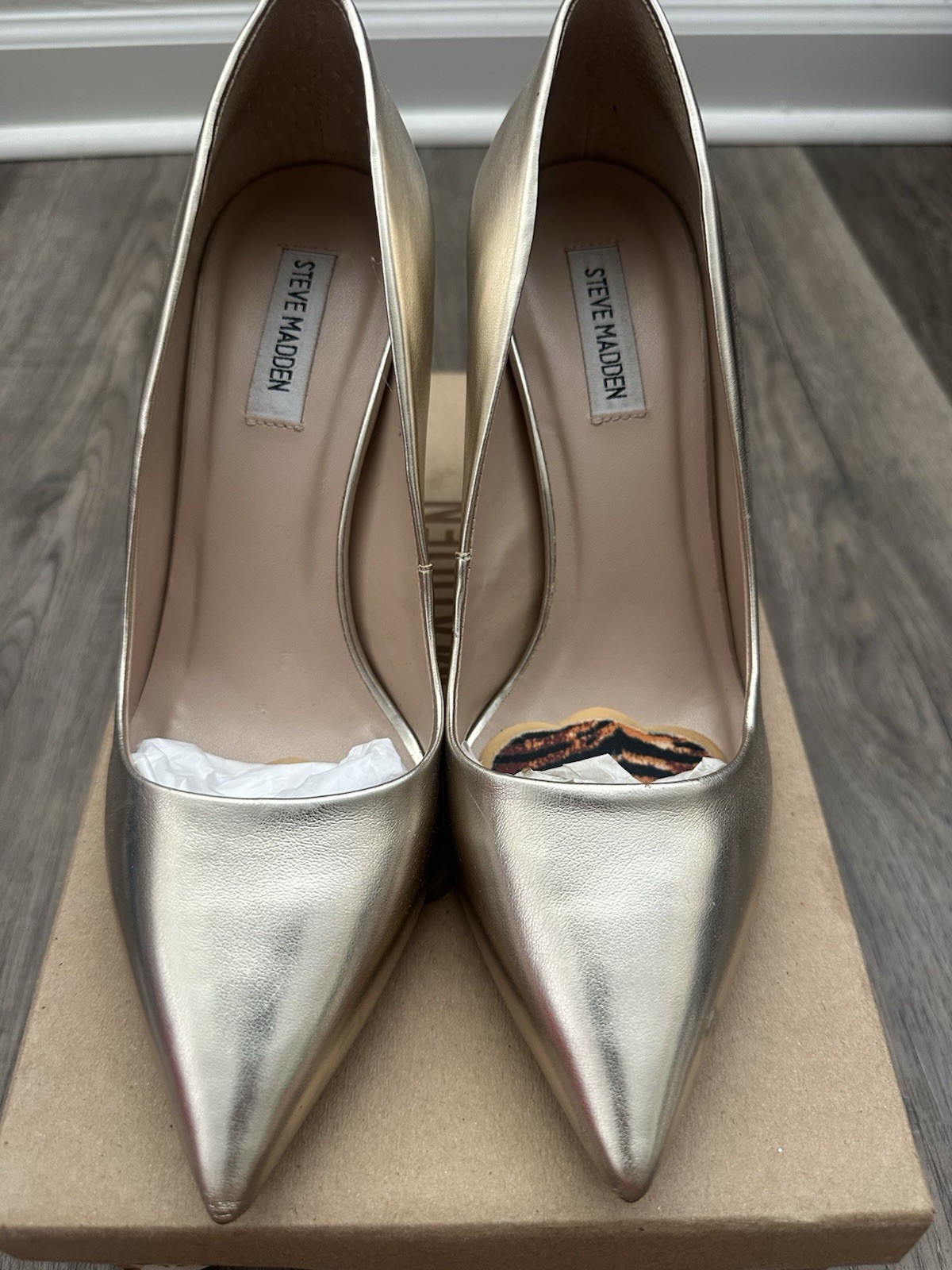 Steve Madden Women’s Gold Metallic Faux Leather Pointed Toe Stiletto Pumps 10