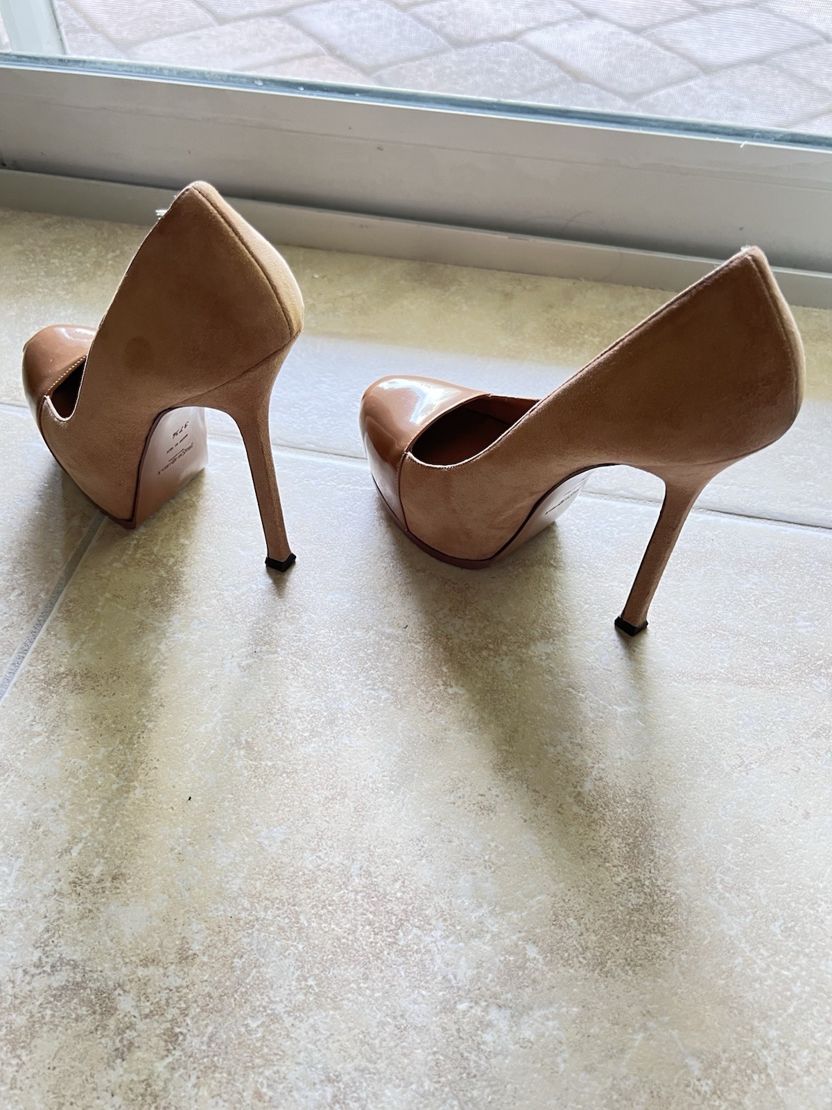 YSL Saint Laurent Tribtoo Pumps Beige Suede Patent Cap Toe Sz 37.5 No Box