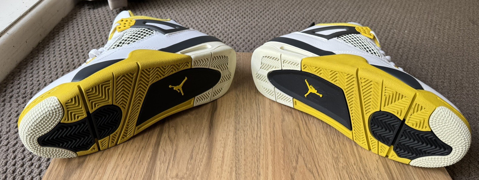 Nike Air Jordan 4 Retro Lightning 2021 AQ9129-101