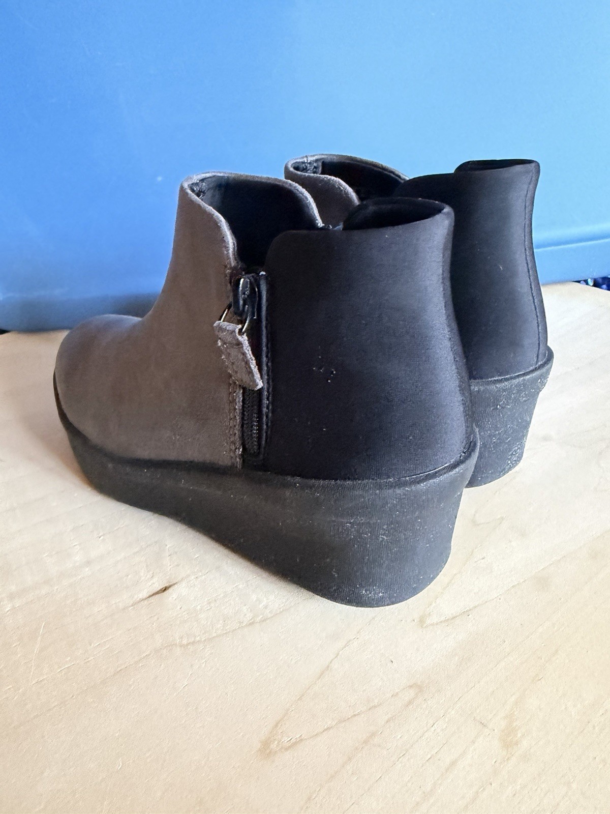 Clarks Cloud Steppers Cushioned Zip Wedge Ankle Bootie Gray/Black US 5.5
