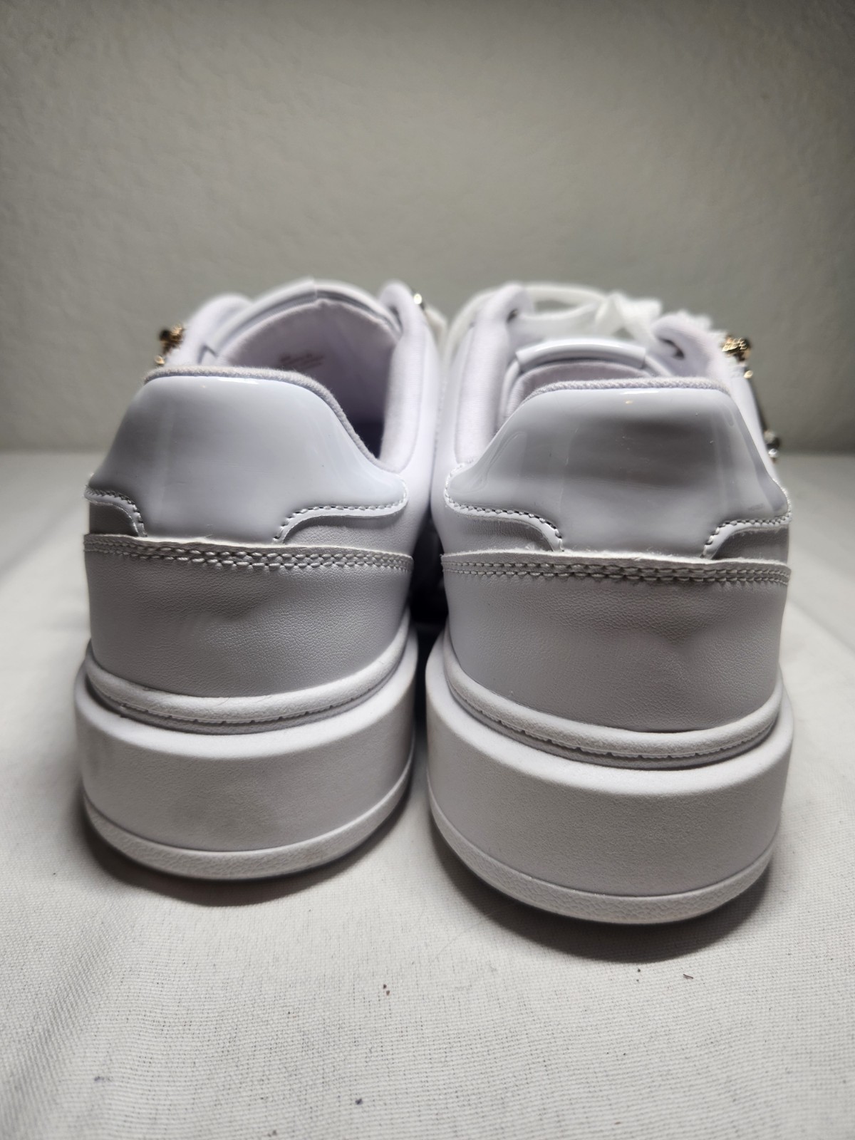 Women’s White Quilted Sneakers Size 8M – Gold Zipper Accent & Logo Detail
