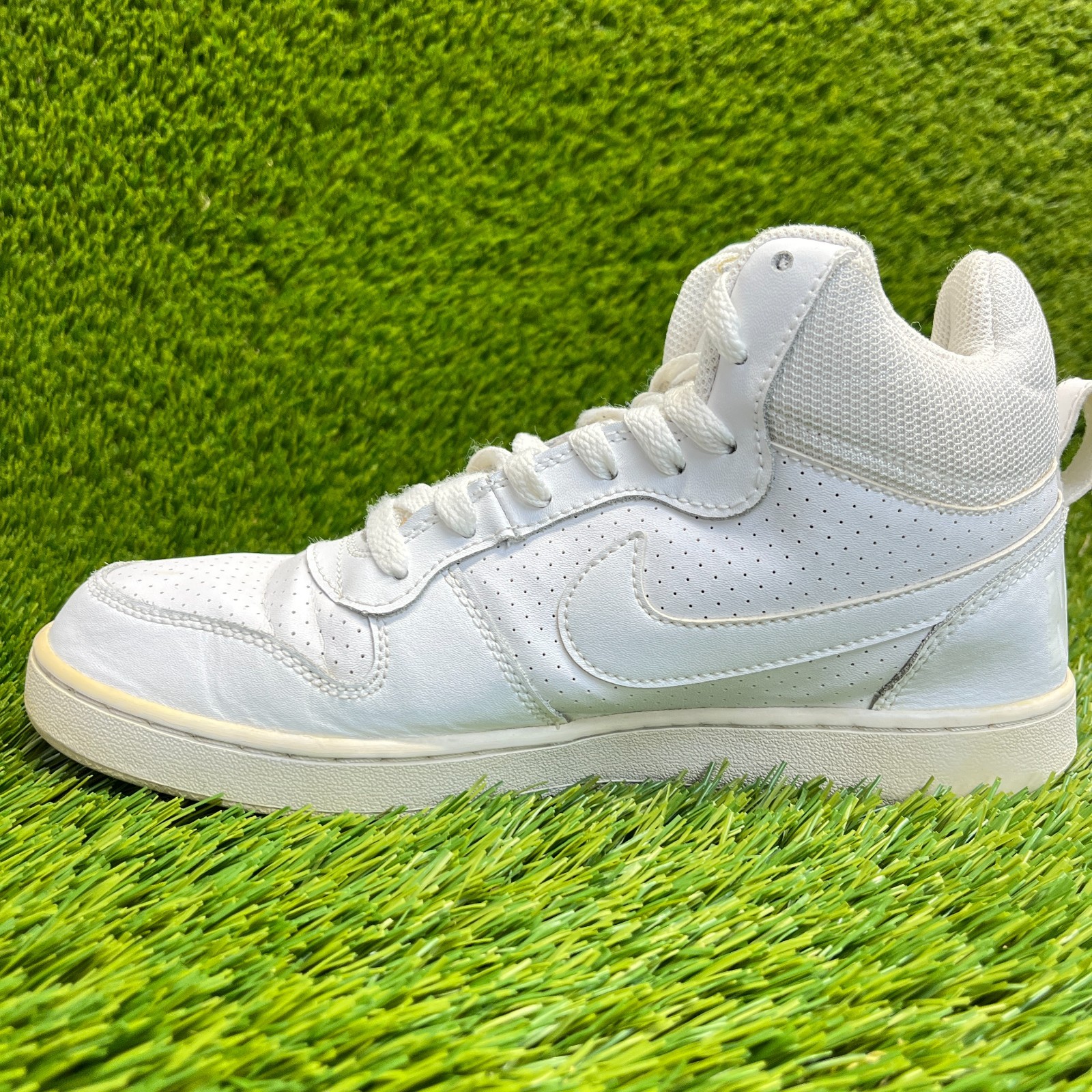 Nike Court Borough Mid Womens Size 8.5 White Athletic Basketball Shoes Sneakers