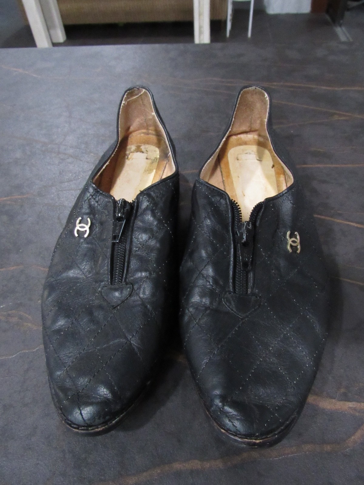 Vtg 80s RARE Zipper CHANEL Black Leather Quilted Logo Loafer Flats SHOES 8 39