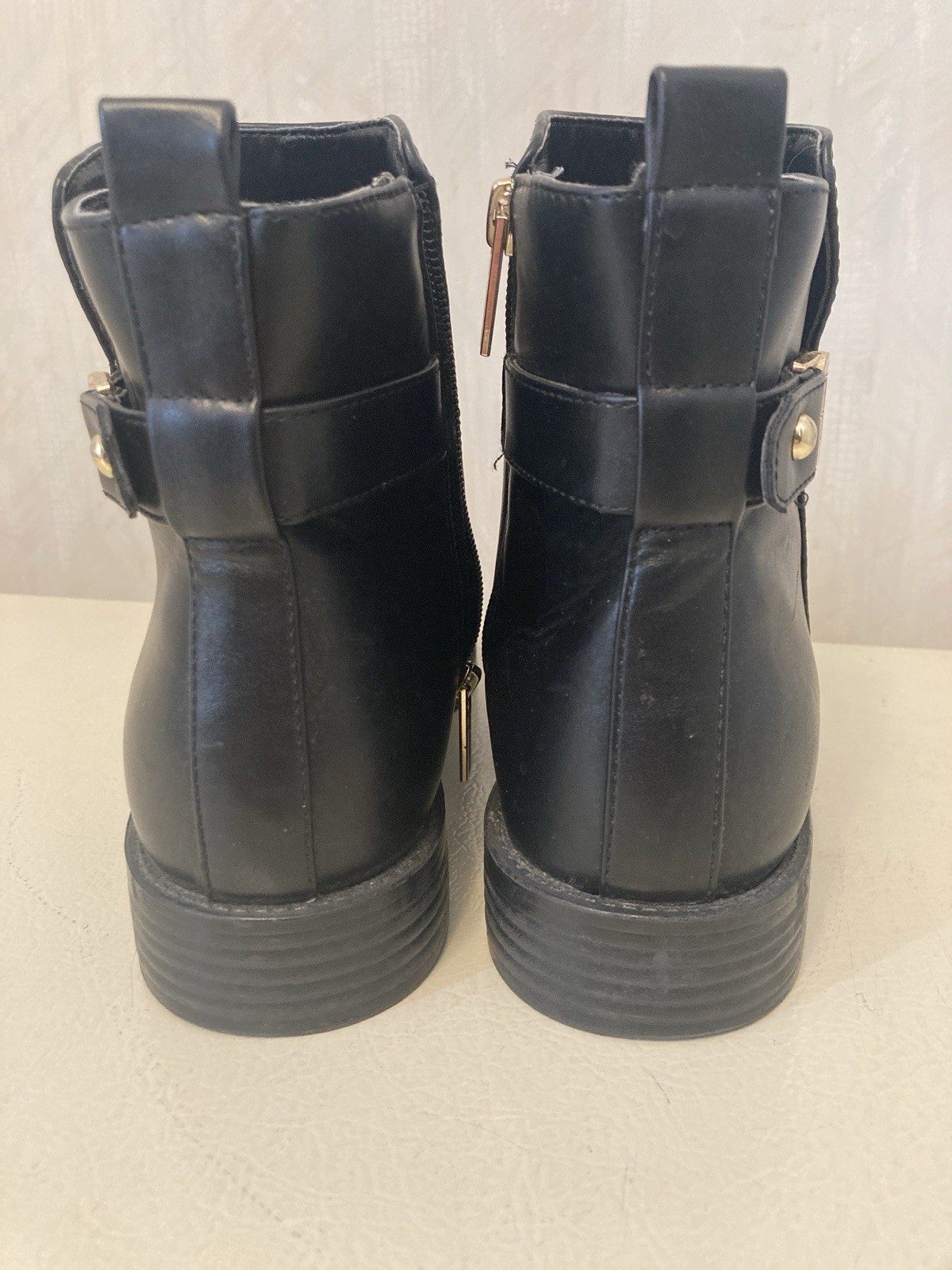 Tommy Hilfiger Womens Black Leather Ankle Boots Gold Logo Zipper Size 8.5M