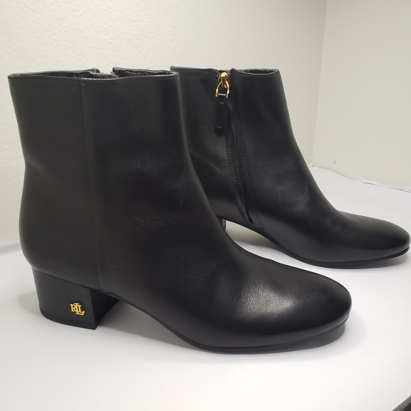 Lauren Ralph Lauren Women 7.5B Boots Ankle Bootie Black Leather Pull On Side Zip