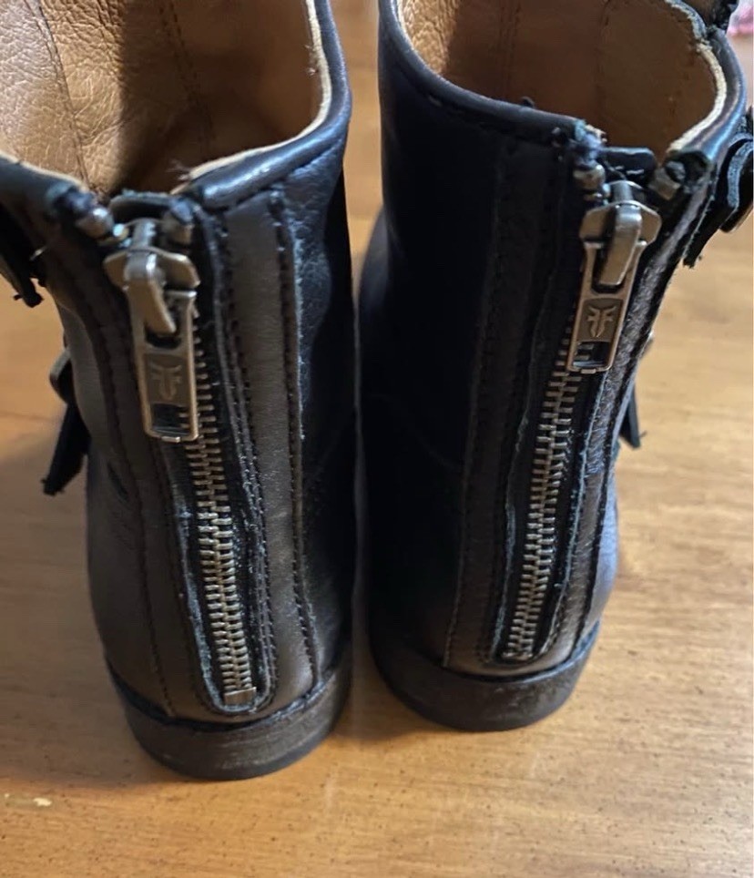 Frye Women’s Black Leather Boots – Size 7.5B – Classic Western / Riding Style