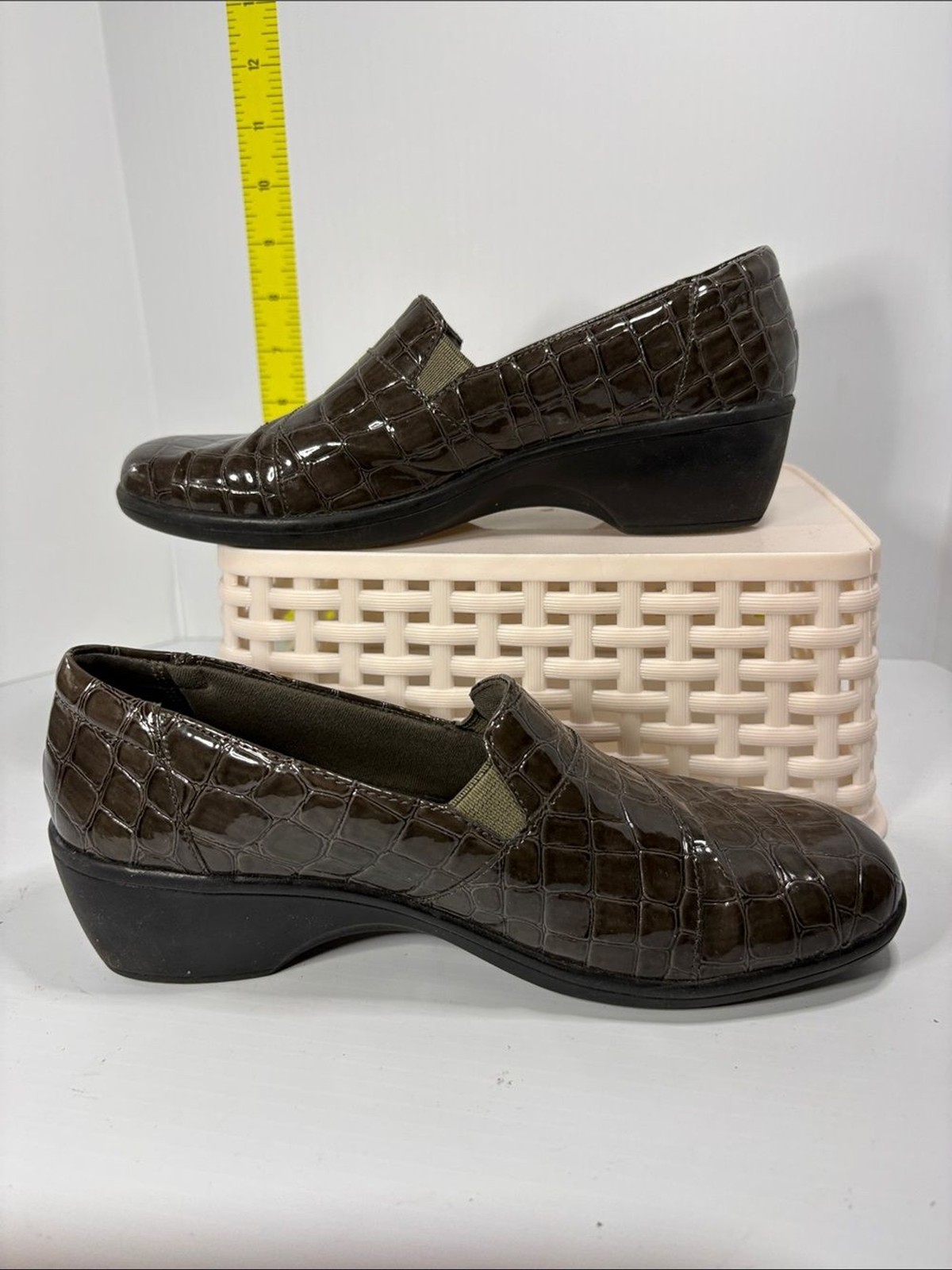 Cleaners 6 Croc-Embossed Slip-On Loafers in Dark Brown. Box 27