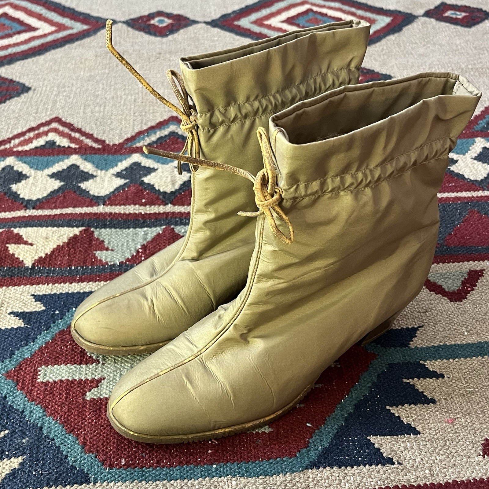 Vintage 80s Golo Winter Snow Boots Women’s 8 Beige Sherpa Lined Nylon High Heel
