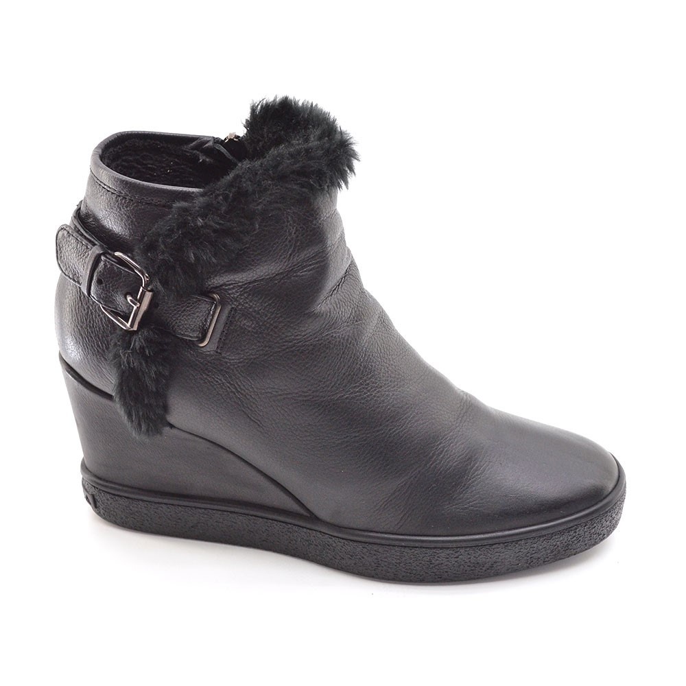 Ladies Aquatalia Cameron $450 Wedge Faux Fur Booties 8.5 M Black Leather Shoes