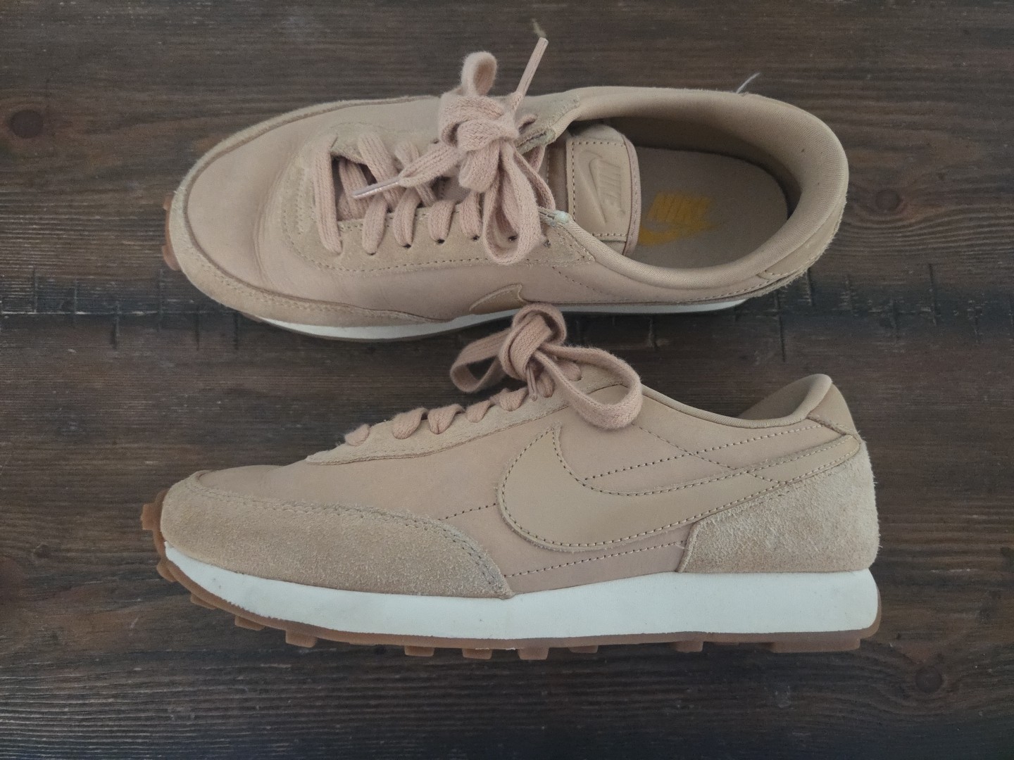 Nike Shoes Womens 6.5 Daybreak Premium Sneakers Beige Lace Up Casual DR5377-200