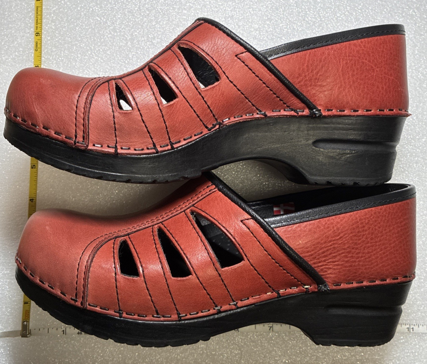 Sanita Shoes Women’s Size 40 Red Reagan clog, leather, preowned