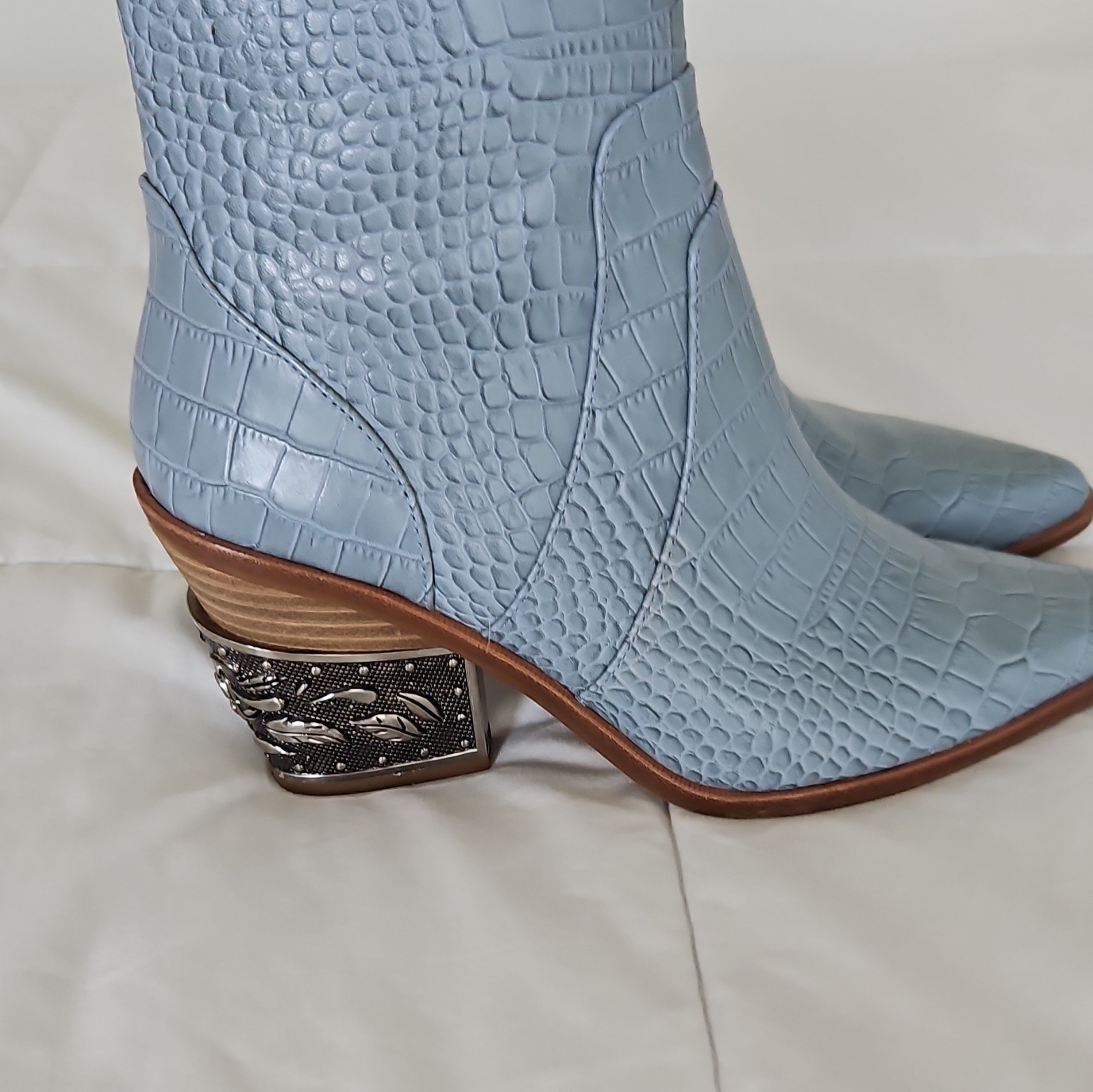 Giani Bernini Women Blue Croc Embossed Leather Pointed Toe Zip Bootie 9.5M