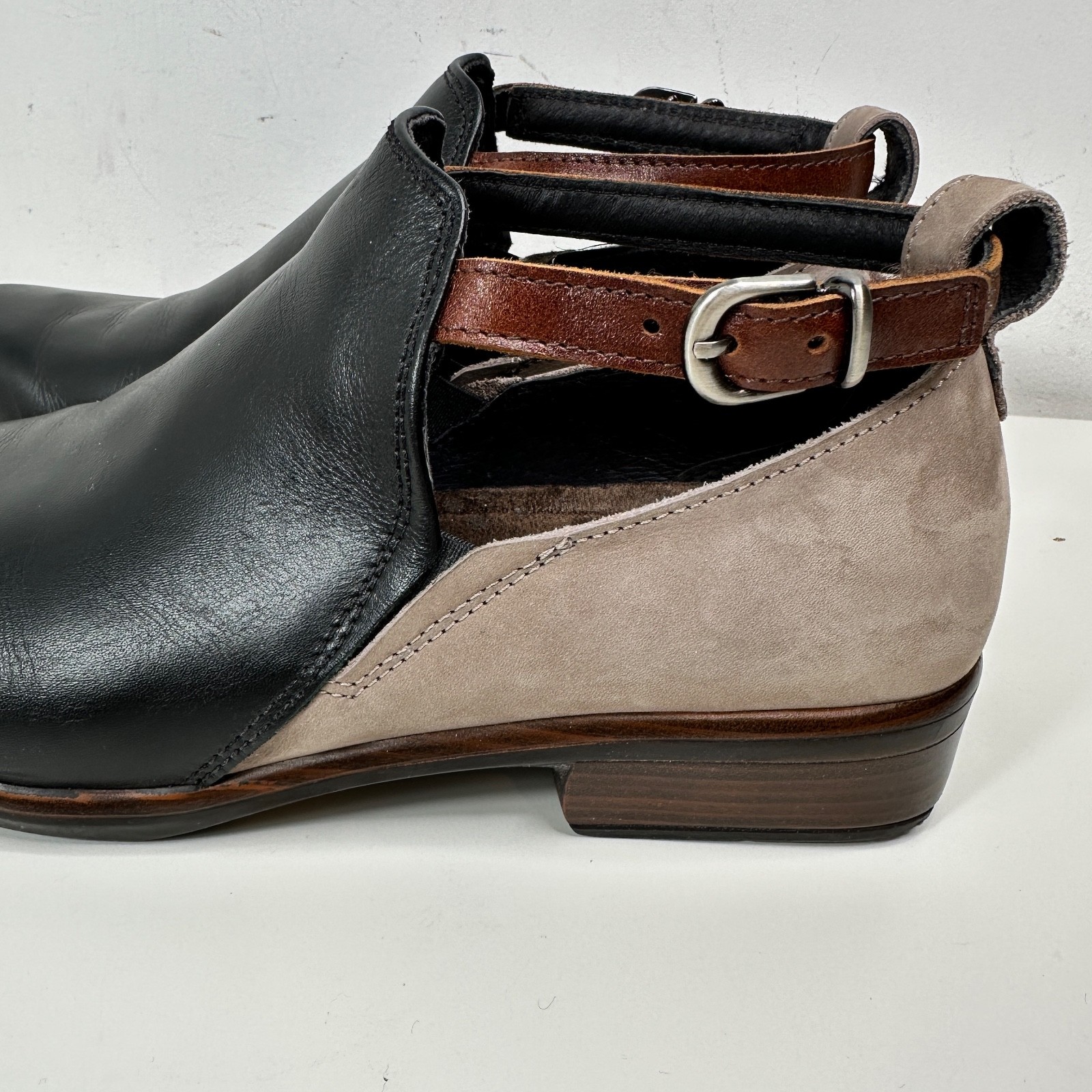 Naot Kamsin Transitional Bootie Cutout Leather Black/Stone Luggage Women’s EU 39