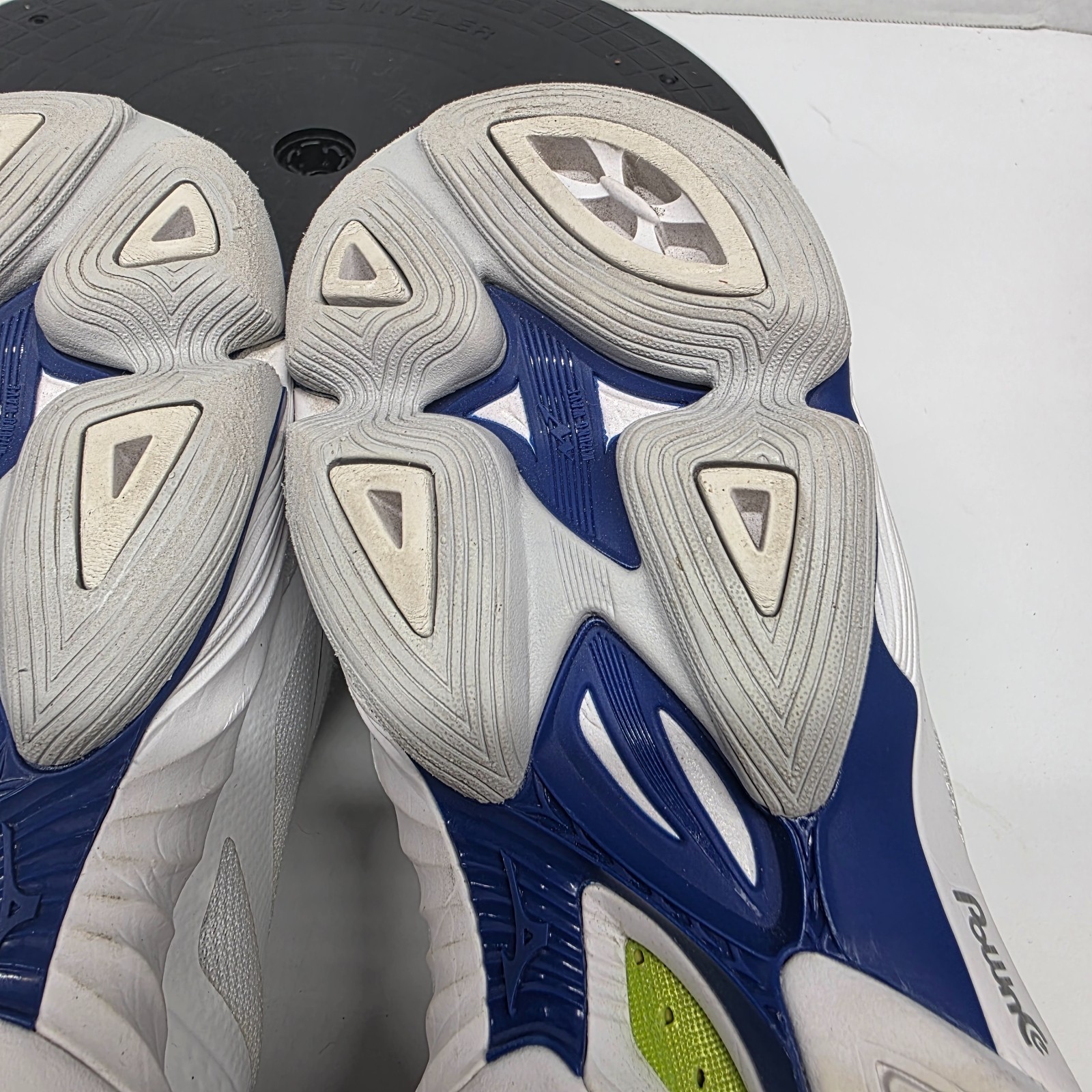 Mizuno Volleyball Shoes Women’s Sz 8 White Blue Wave Lightning Z6 Gym Indoor