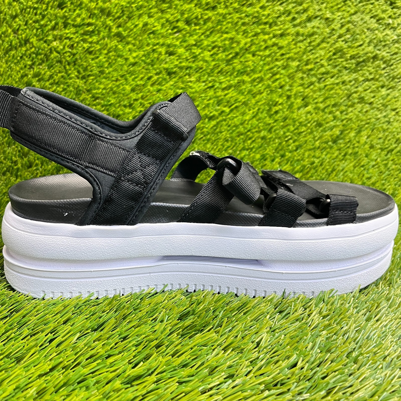 Nike Icon Classic Platform Womens Size 11 Black Beach Outdoor Strappy Sandals