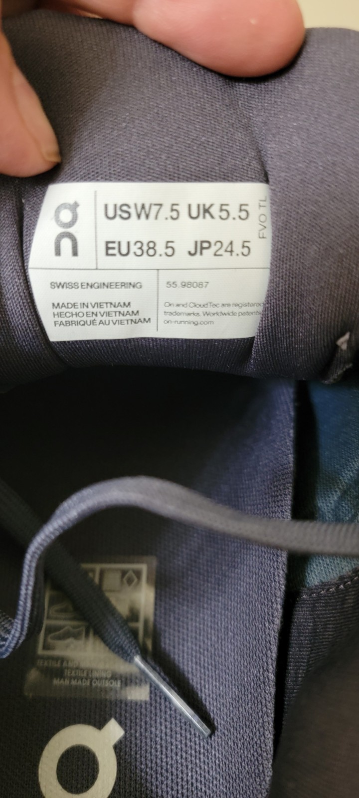 On Cloudgo Woman’s Blue/Purple Lace-Up Athletic Sneaker, Pre-owned.