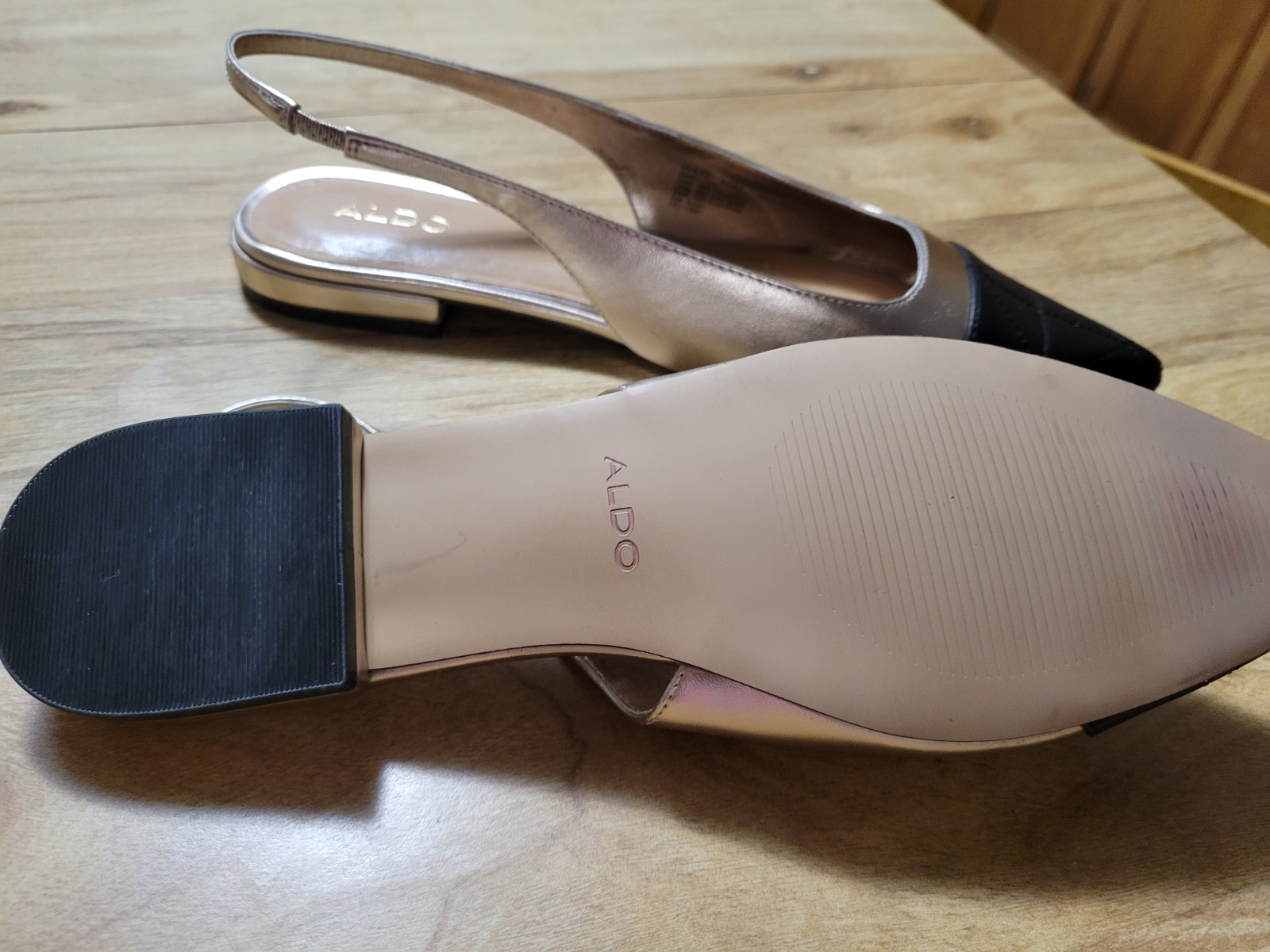 NWOB ALDO Slingback Flats. Metalic Gold Upper, Quilted Black Pointed Toe sz 10.