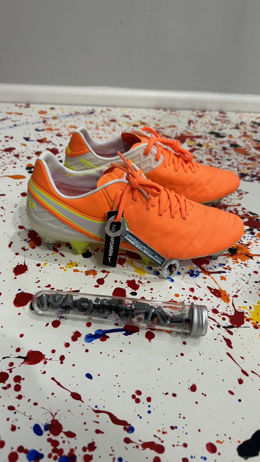 NIKE WOMENS TIEMPO LEGEND VI ORANGE VOLT SG-PRO SZ 8.5 827248-818