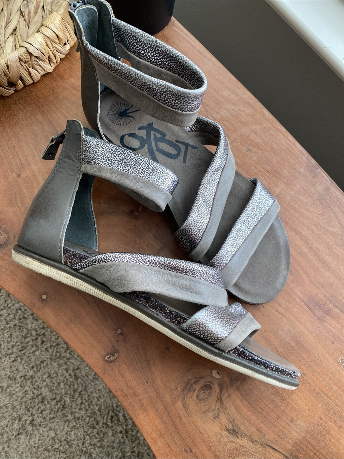 OTBT Souvenir Metallic Leather ankle Sandals size 9 brown pewter flats gladiator
