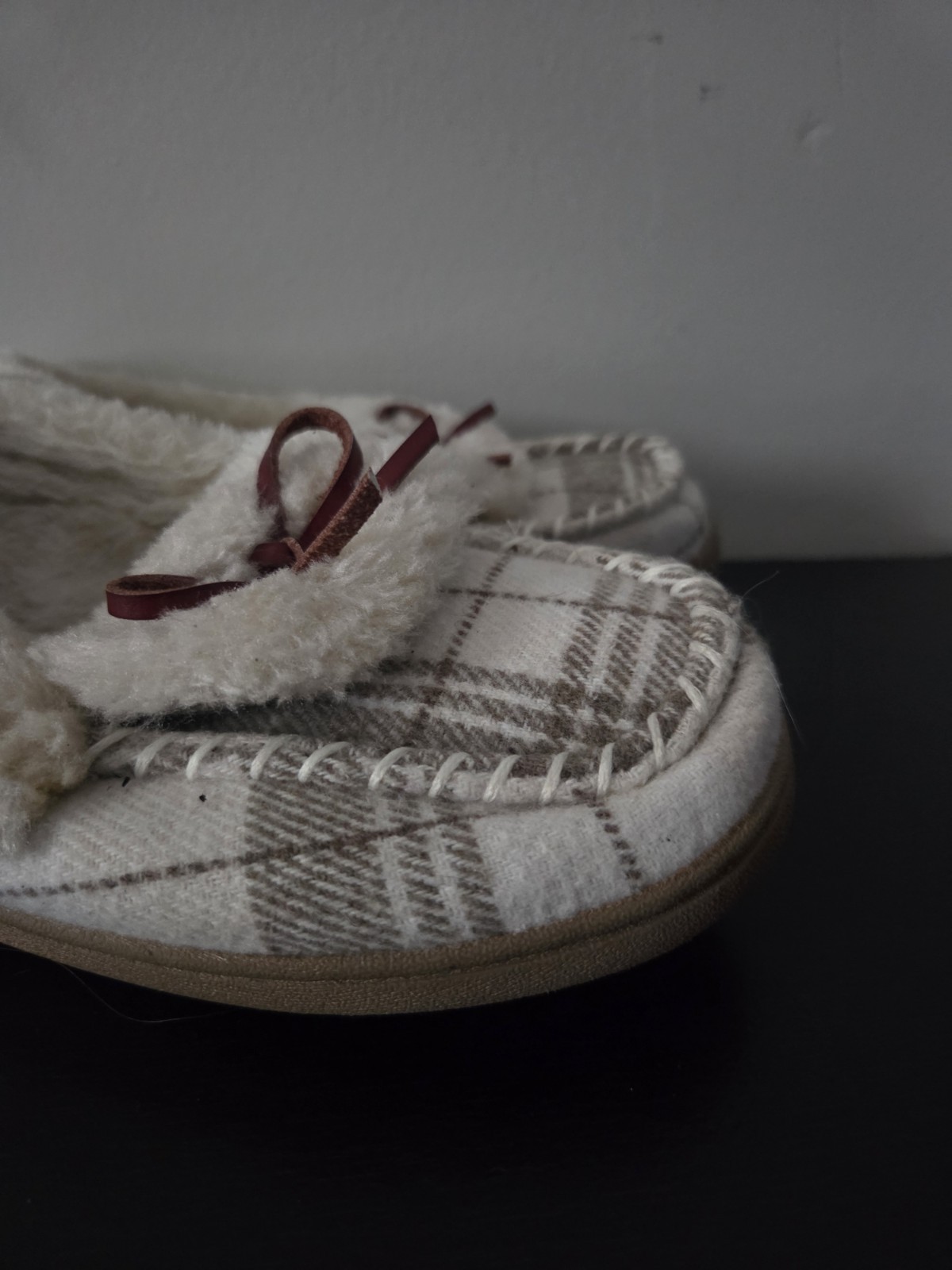 Faux-Fur Trim Moccasin Slippers Old Navy Size 7 Bow Detail Tan Plaid
