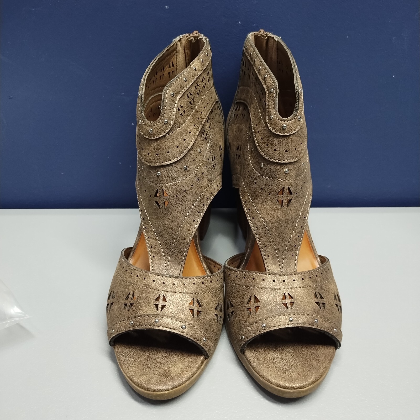 Sugar Viveca Cut Out Pump Heels Womens Size 9.5 Brown Metallic Peep Toe Back Zip