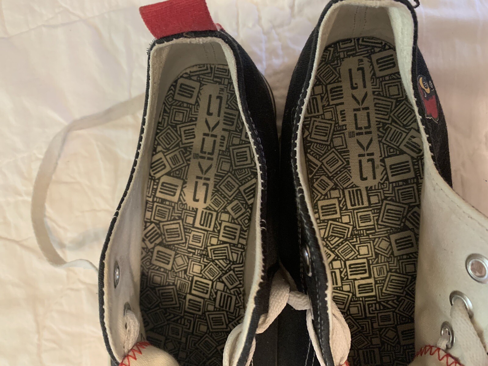 Skicks Shoes Womens 9 Mens 7 Black Red Louisville Cardinals Low Top Sneakers