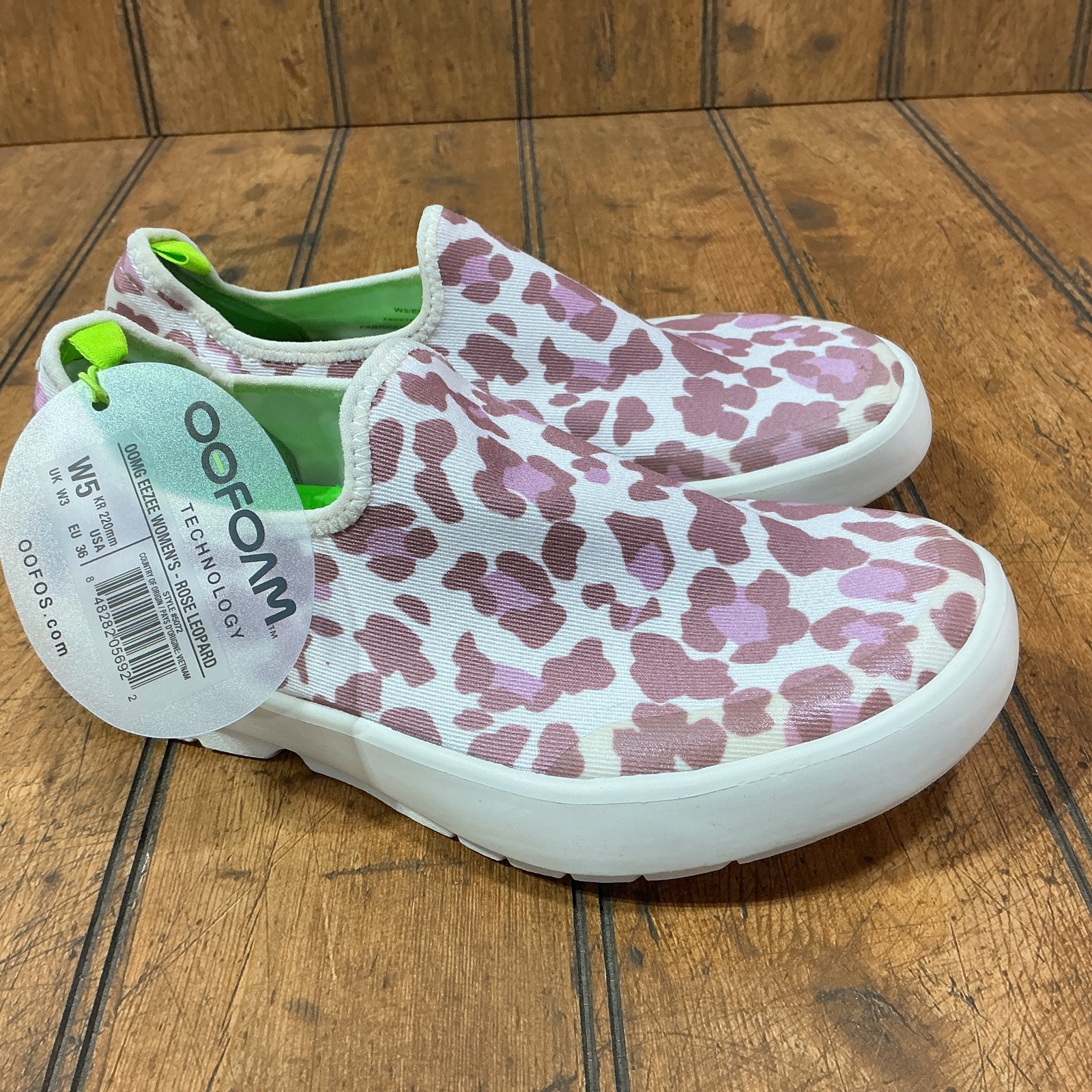 NEW Oofos OOmg eeZee Low Women’s 5 Rose Leopard Recovery Slip On Shoes Comfort