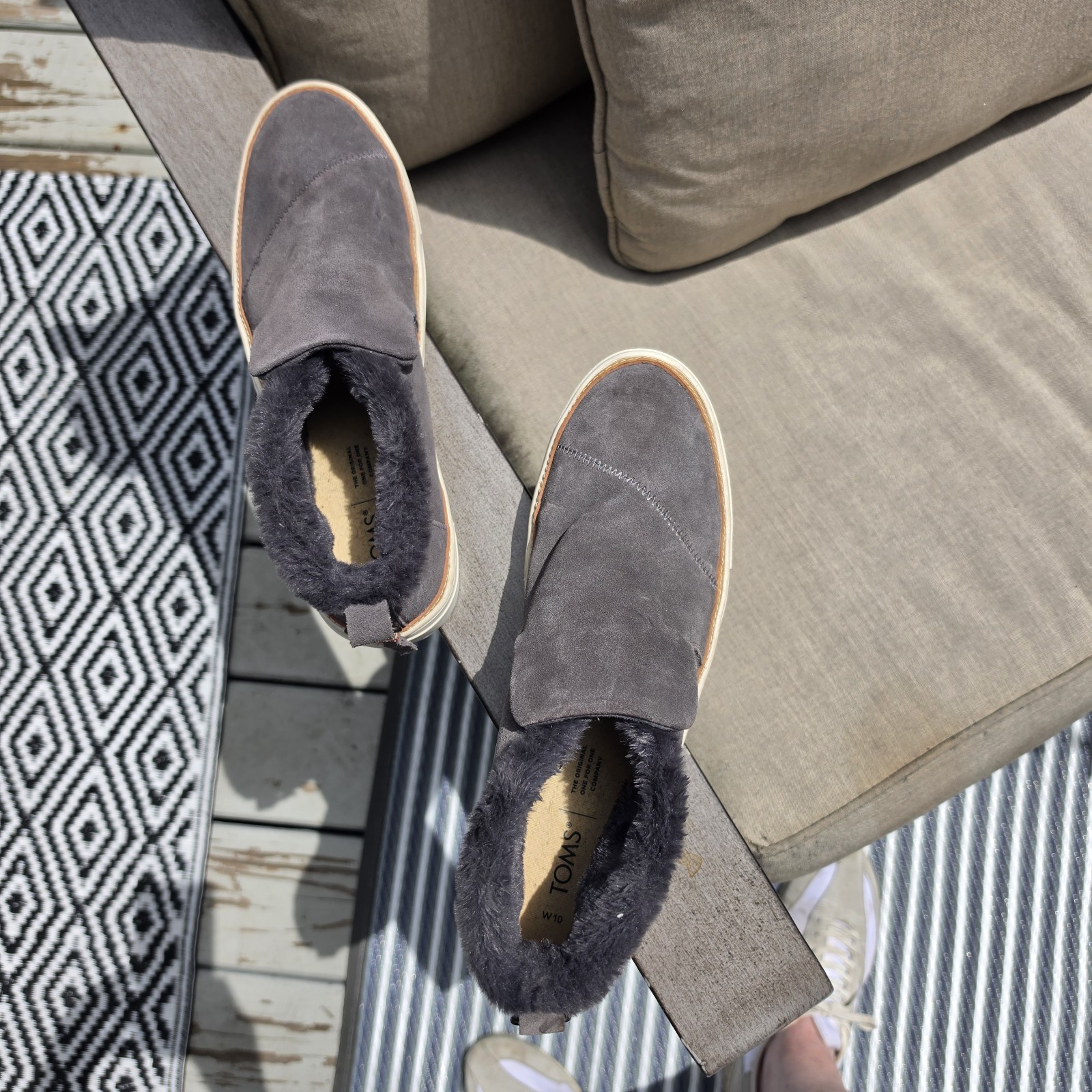 TOMS Women’s Gray Suede Faux Fur Lined Slip-On Ankle Bootie Round Toe 10