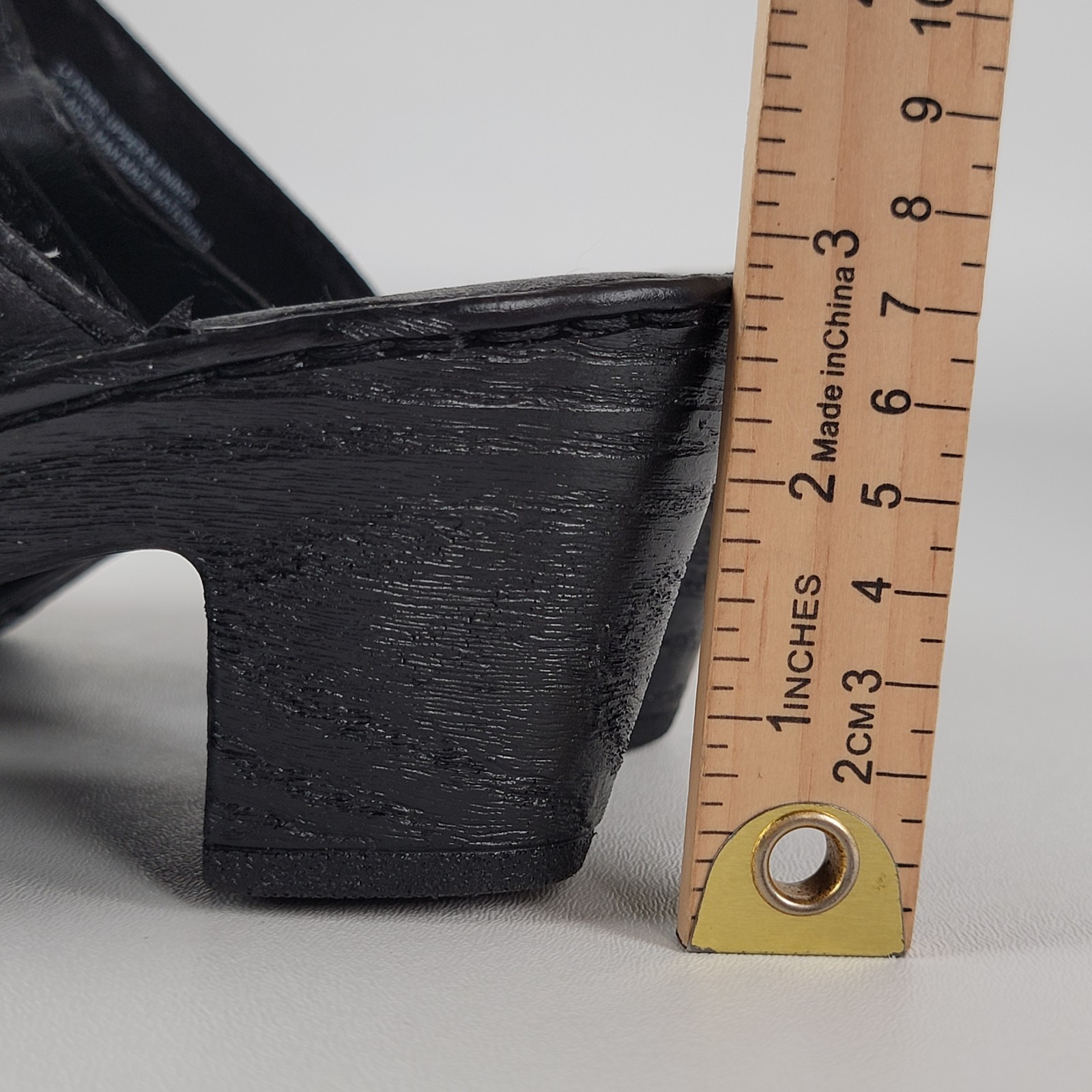Born D47003 Size 10M Women’s Black Leather Cross Straps Buckle Heels Mule Clogs