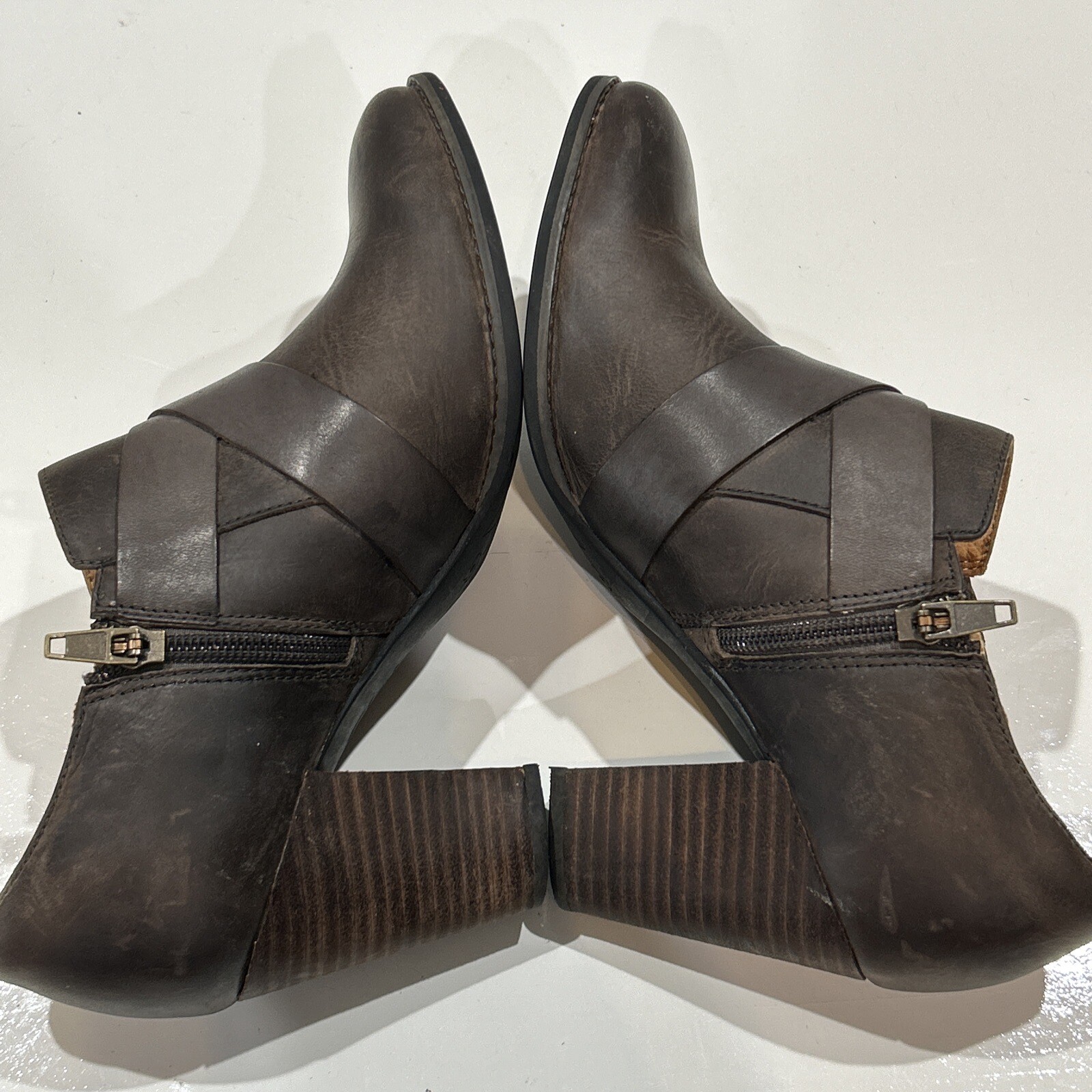 Clarks Indigo Brownish Gray Leather Moto Booties Heeled Ankle Boots Zip Women 9