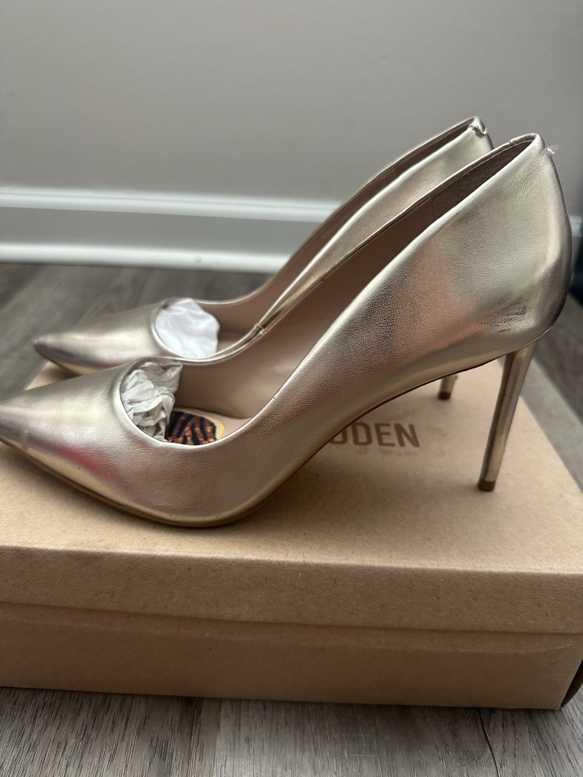 Steve Madden Women’s Gold Metallic Faux Leather Pointed Toe Stiletto Pumps 10