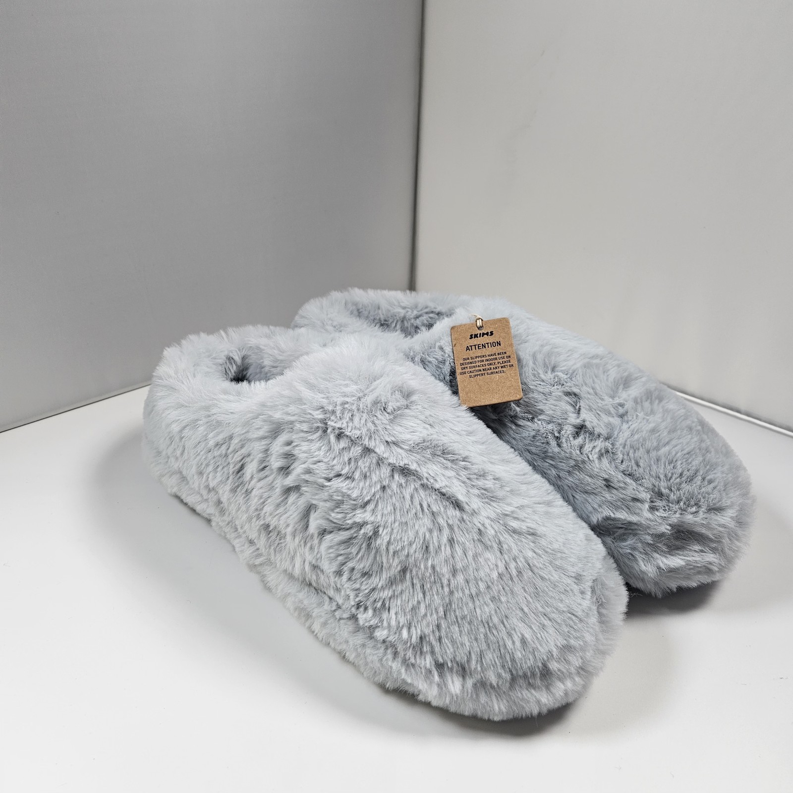 NEW SKIMS Faux Fur Slippers Gray Sz 39 Comfy Lounge Fluffy Cozy
