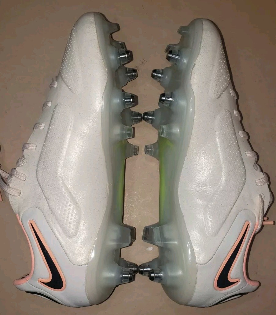 NIKE TIEMPO LEGEND 9 ELITE SG-PRO SOCCER CLEATS WOMEN’S SIZE 7.5 NWB no box top