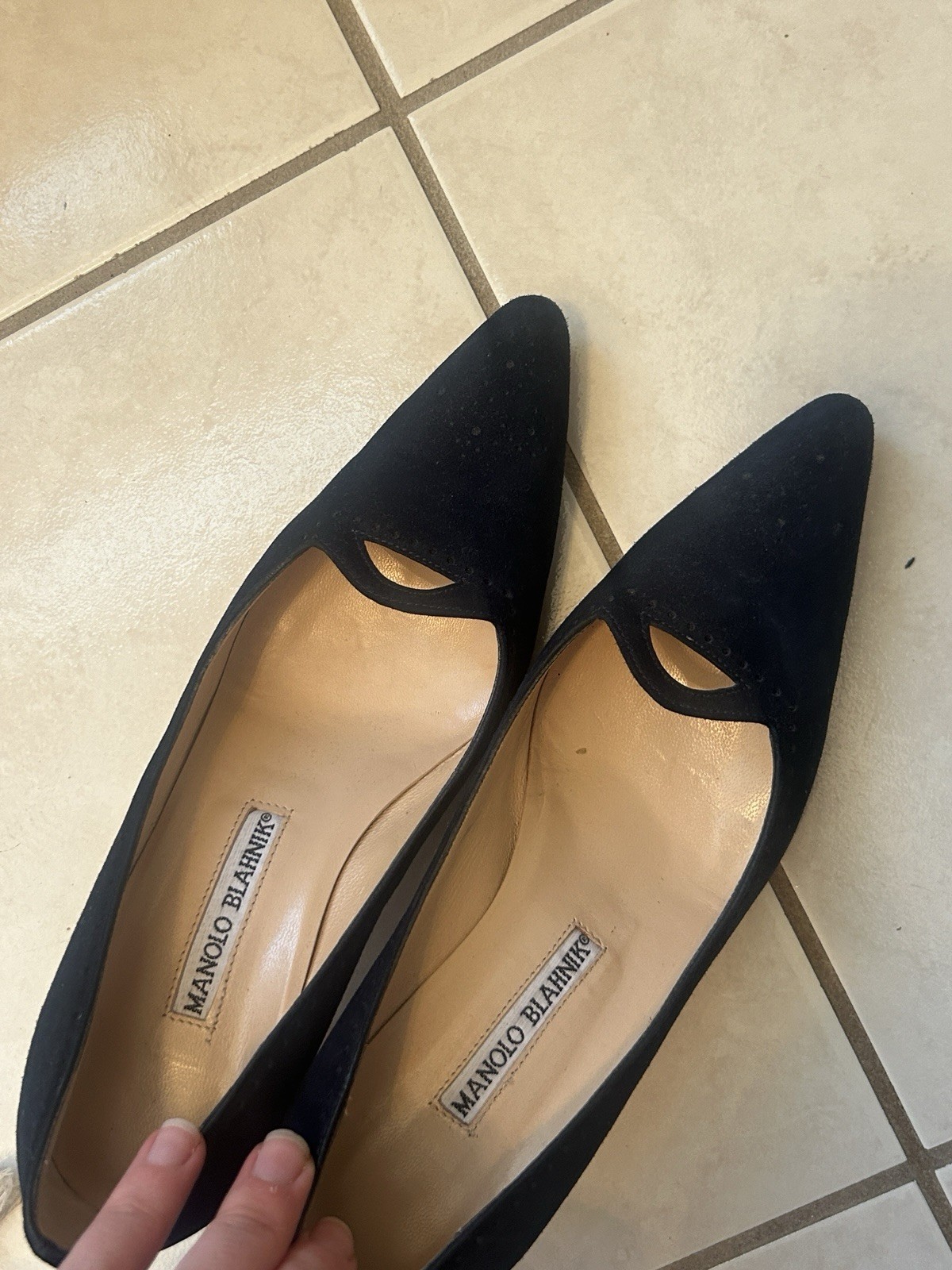 Manolo Blahnik 35.5 Blue Suede Kitten Heel Pump