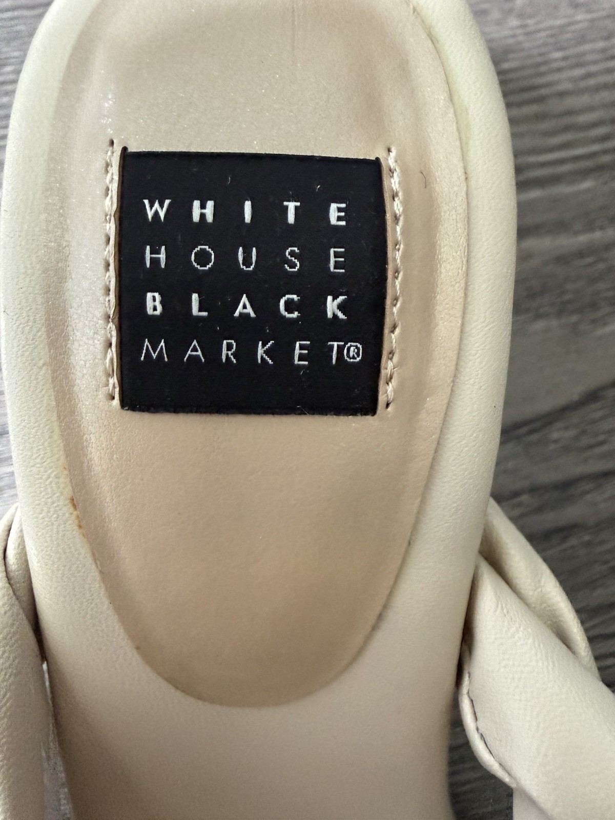 White House Black Market Cream Colored Heels With A Gold Chain Accent Size 6.5