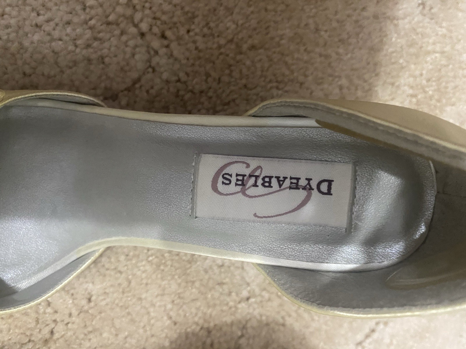 Dyeables Duchess Cream Colored High Heels Size 6.5