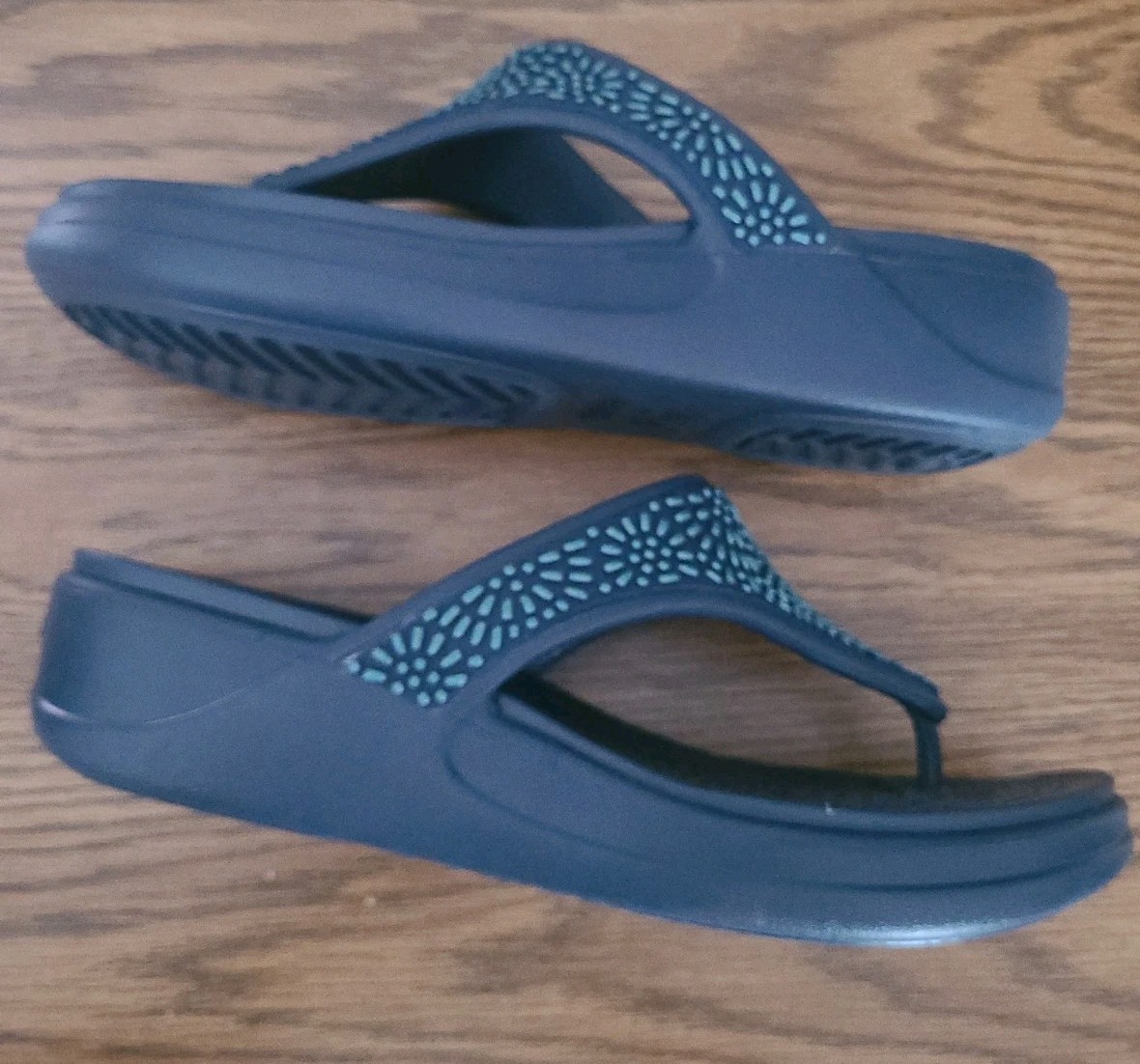 CROCS Women Monterey Diamante Turquoise Beaded Navy Flip Flops Sandal Shoes 10 W