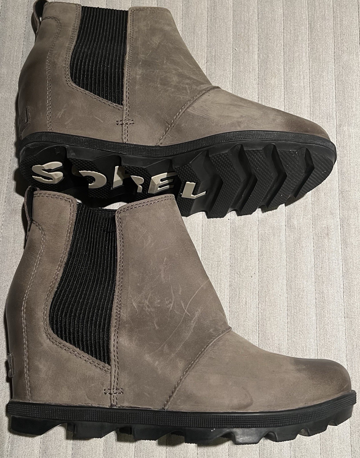 Sorel Joan Of Arctic Women’s 9 Green Wedge II Chelsea Ankle Boot NL3022-052