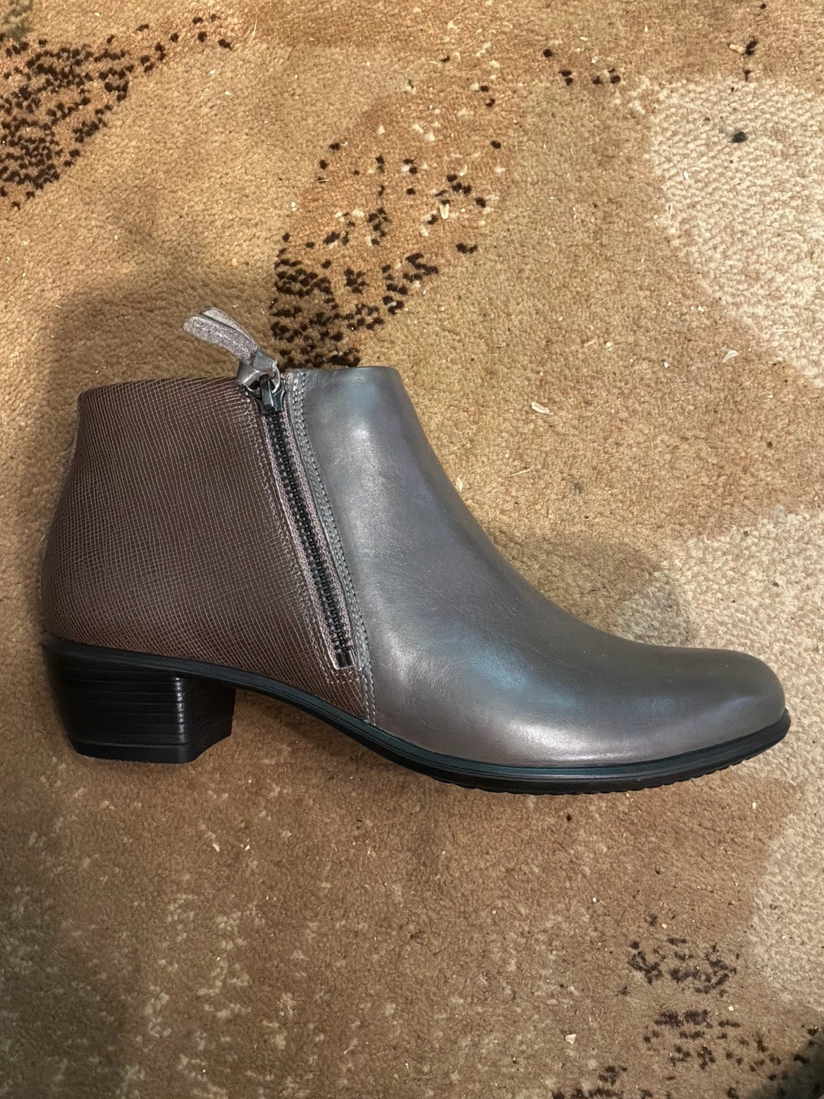 New Ecco touch 36 warm grey leather boots. Sz40. RT$179.