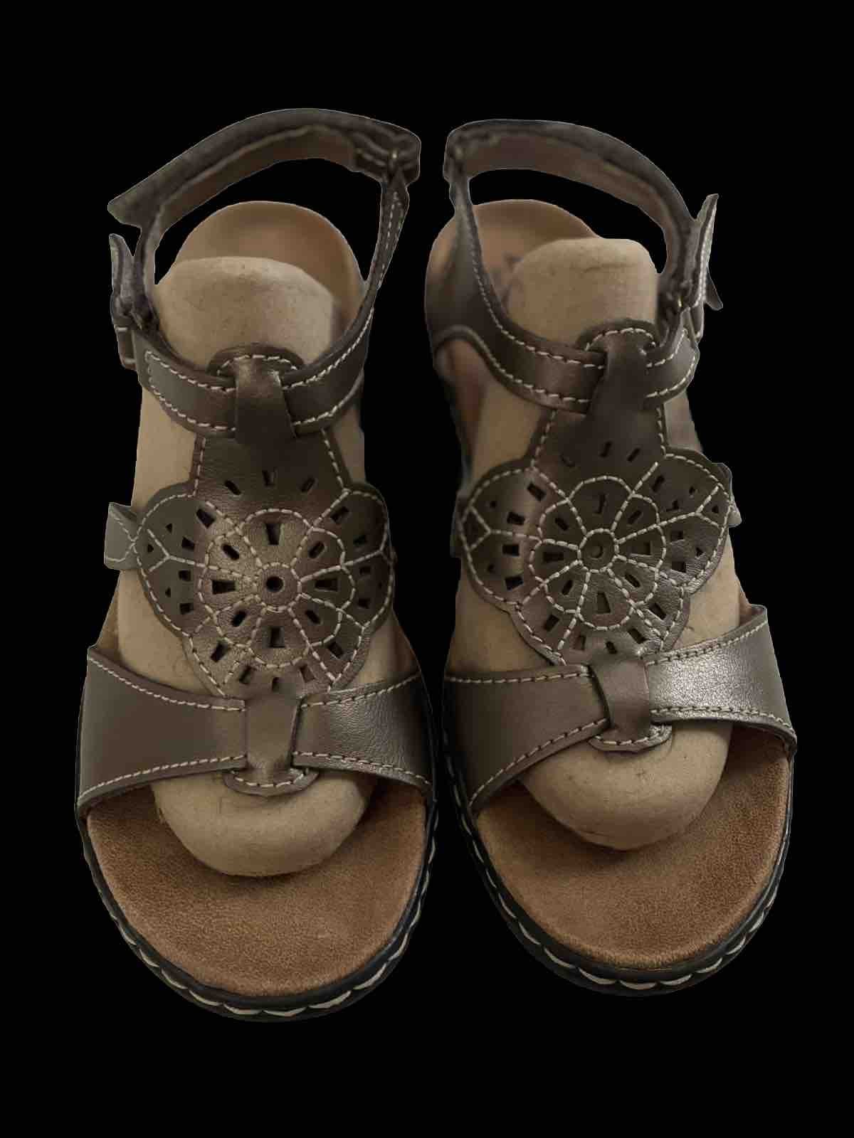 New Ladies Clarks Bendable Leather Sandals, Taupe Beautiful Color, 11 M Classy