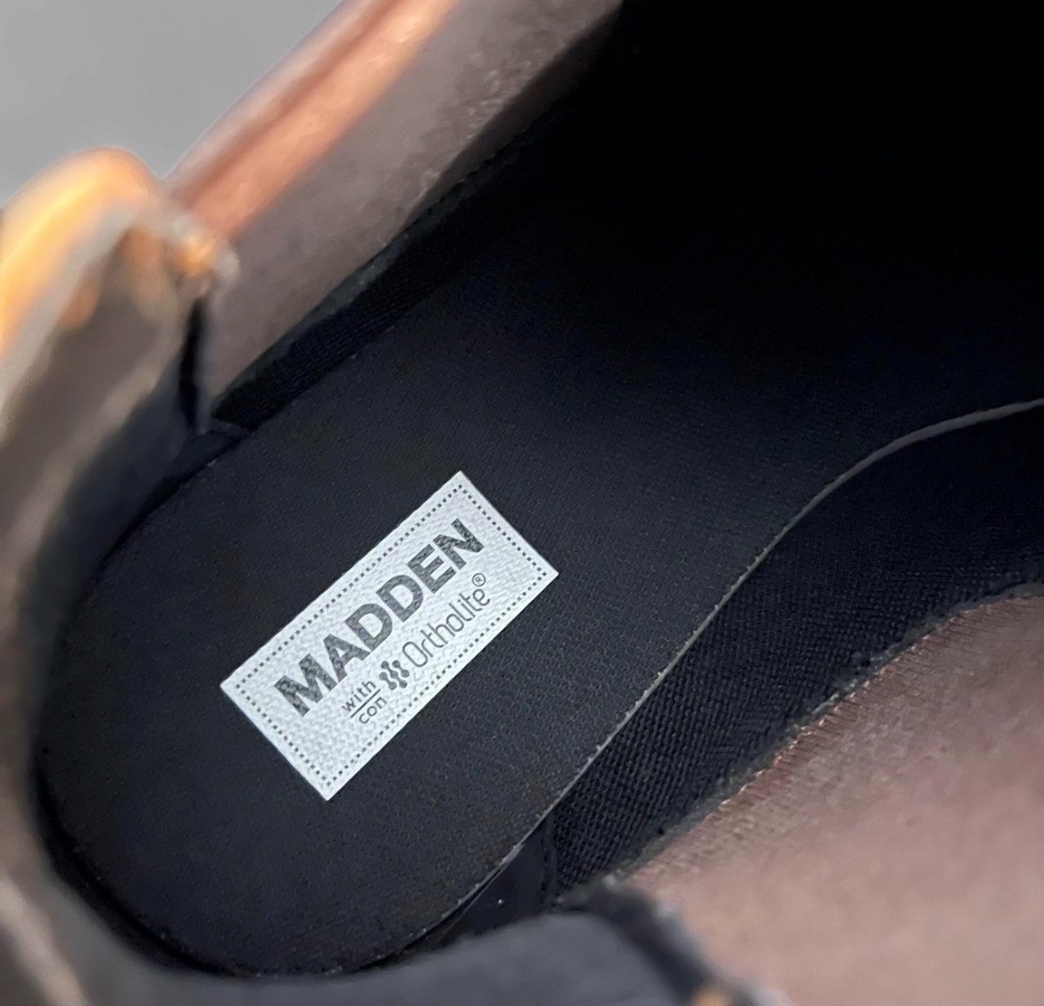 Madden Maxxin Chelsea Boots Size 9.5M Cognac Suede Brown Dress Casual New