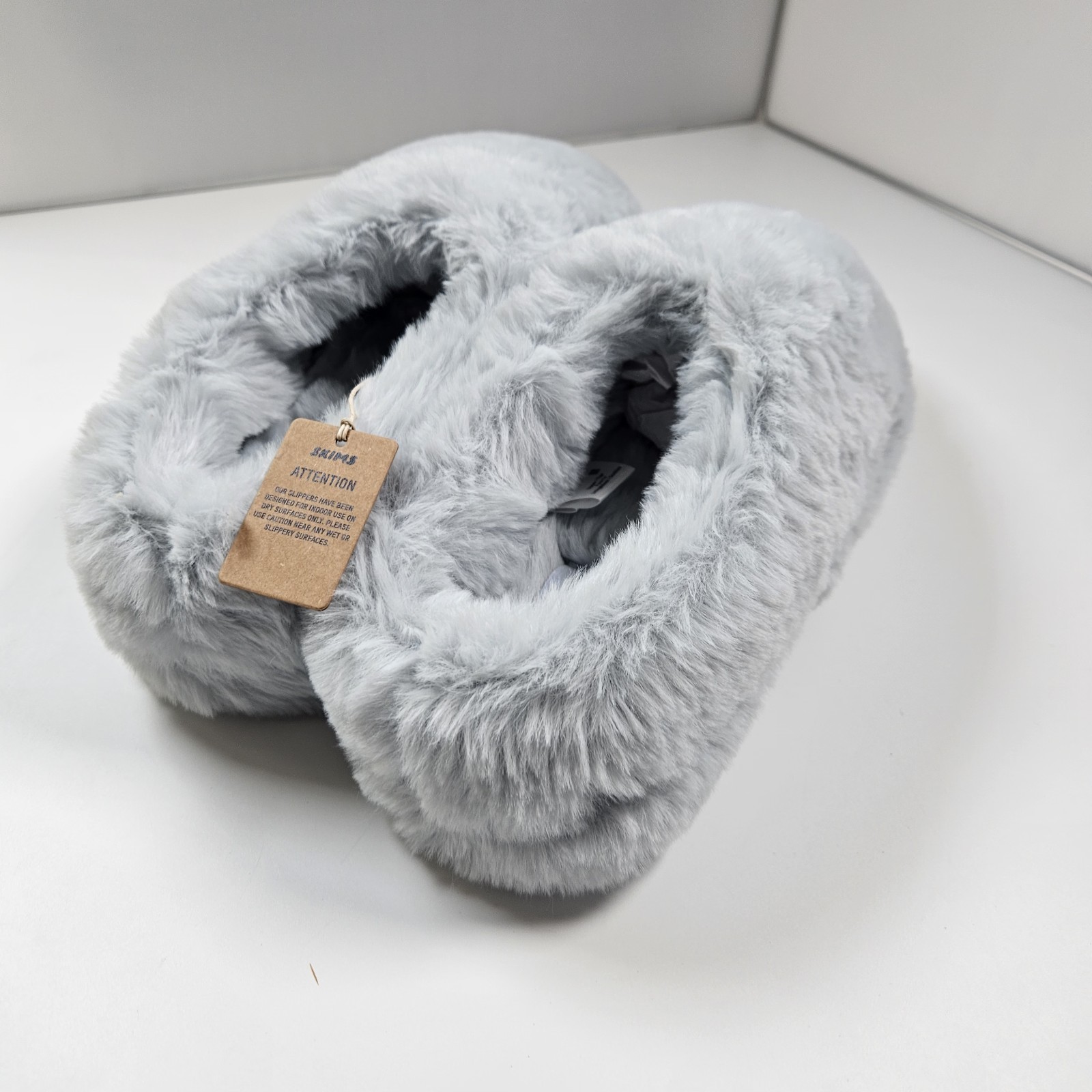 NEW SKIMS Faux Fur Slippers Gray Sz 39 Comfy Lounge Fluffy Cozy