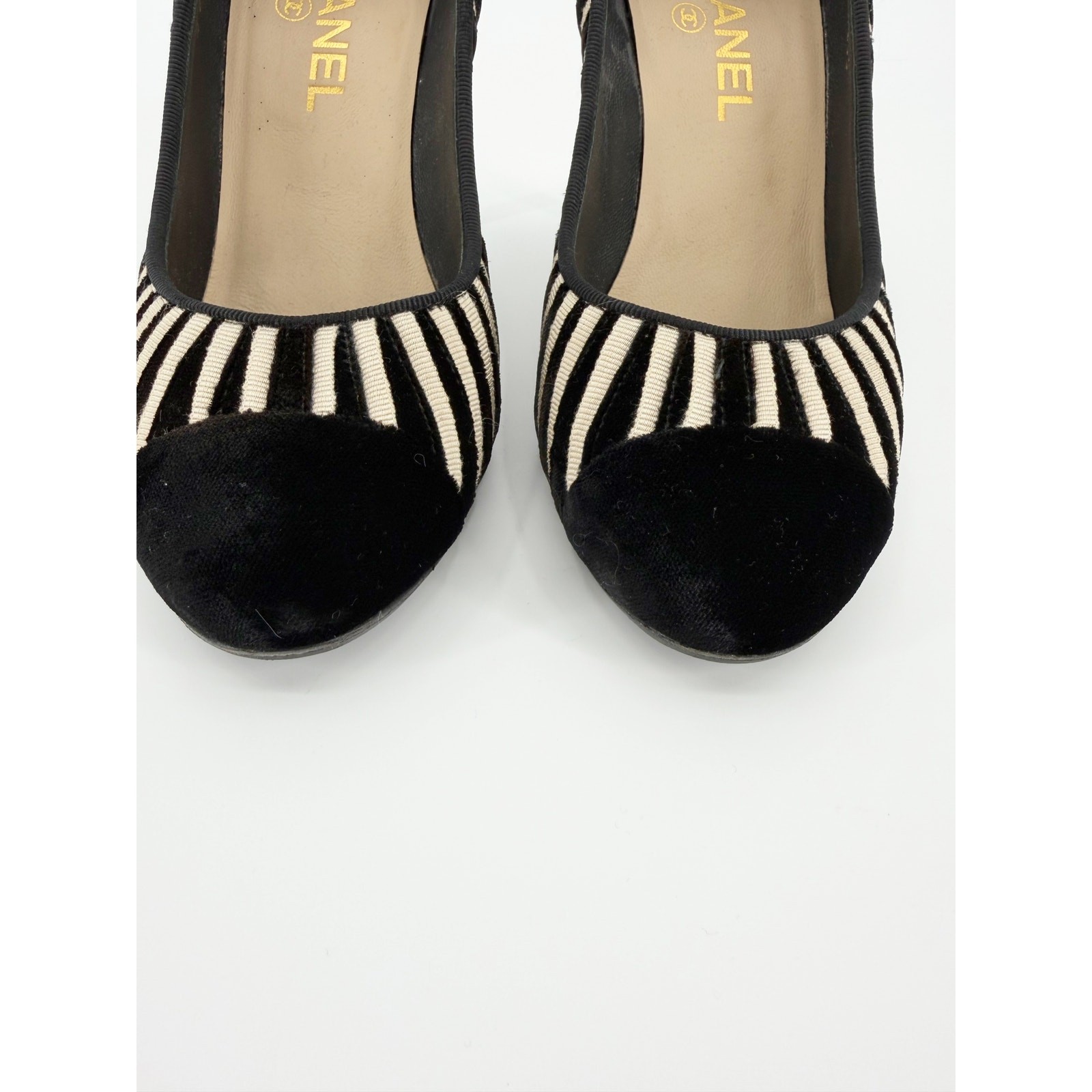 Chanel Pumps Striped Velvet Cap Toe Interlocking CC Logo Black White 39.5 9.5