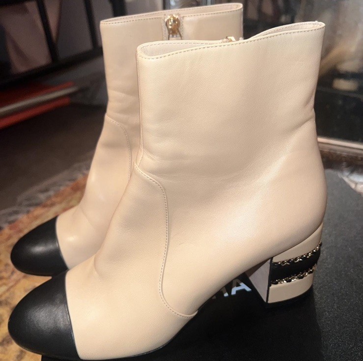 CHANEL G36655 Leather Cap Toe Ankle Boots Zip Logo Chain Beige/Black 38.5