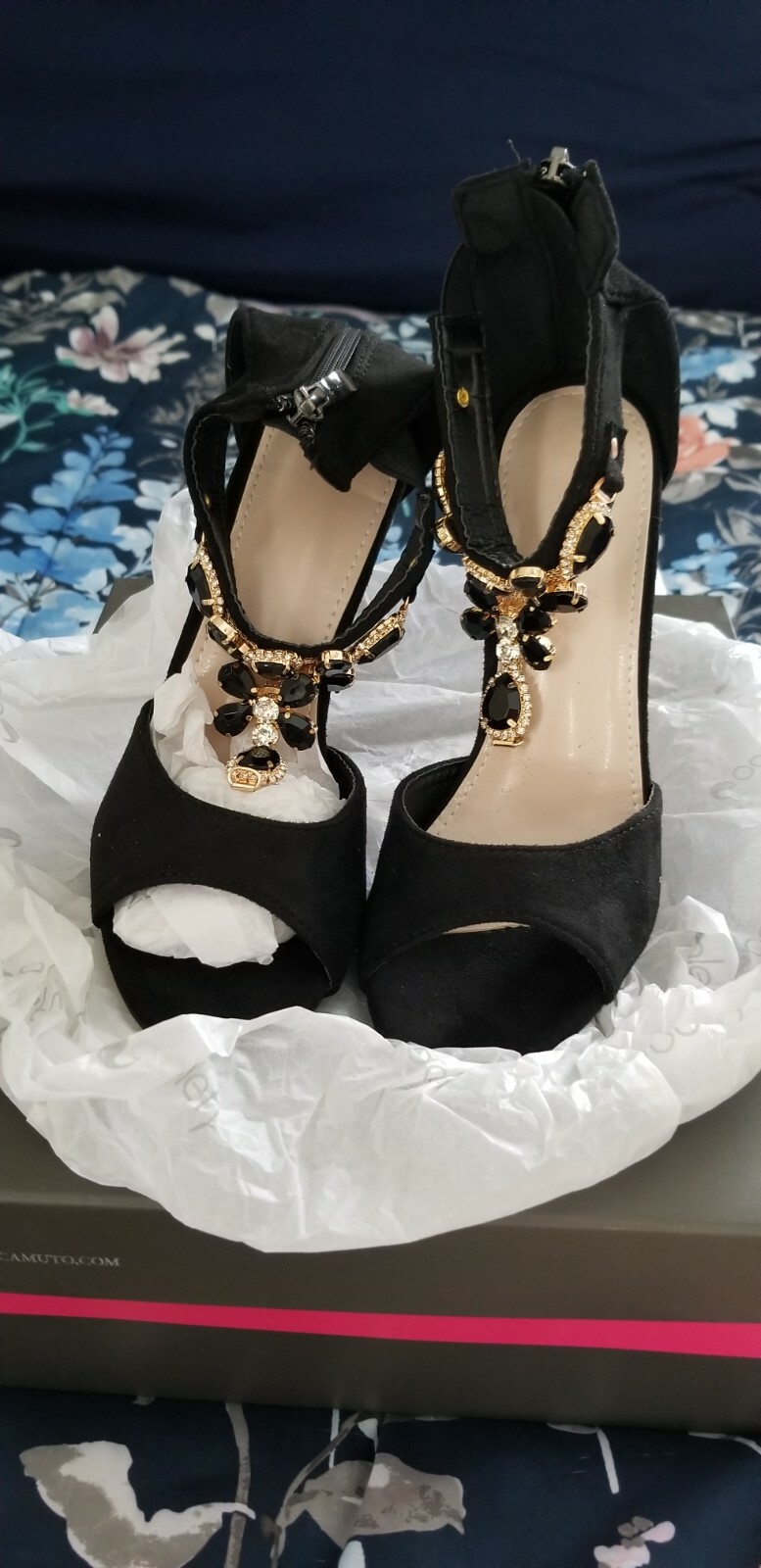 VINCE CAMUTO