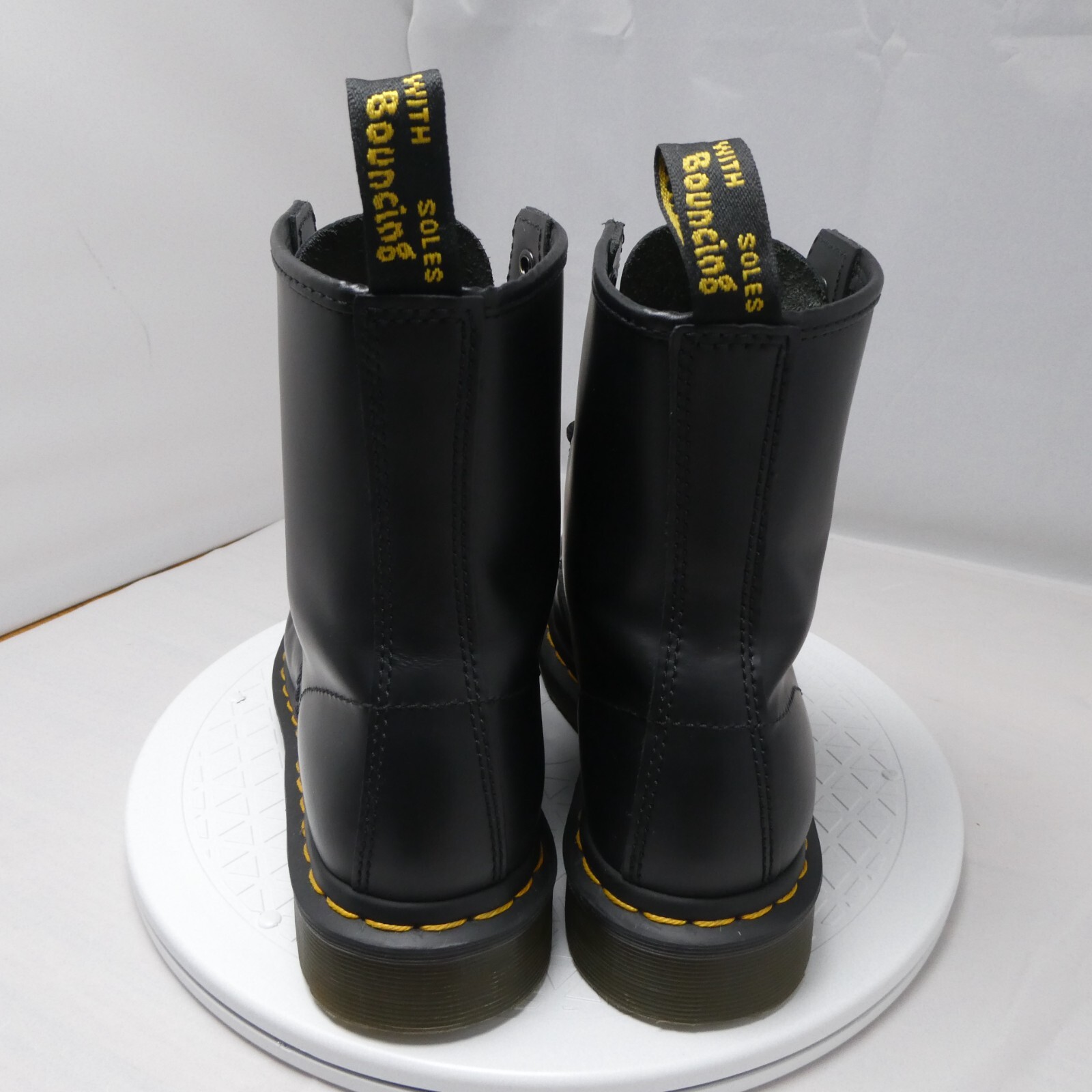 Dr. Martens 1460 Women’s Original Smooth Leather Lace Up Boots – Black, Size 6